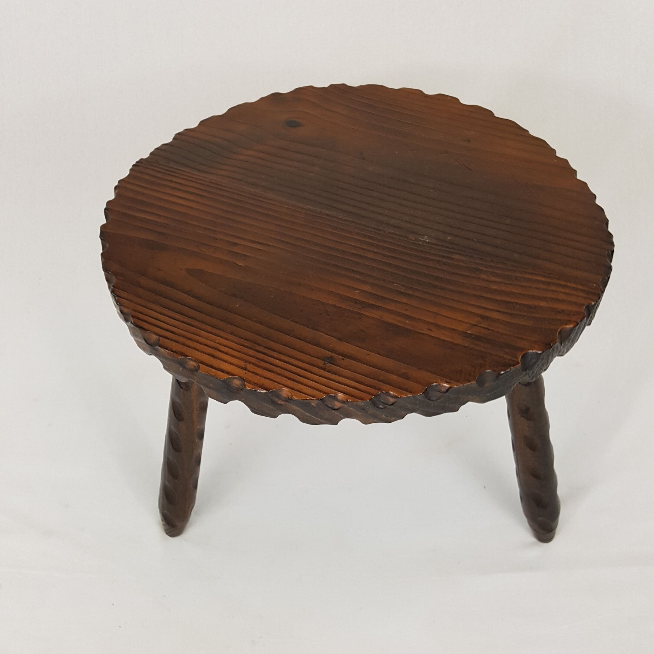 Coffee table in solid wood, tripod