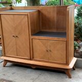 Buffet asymmetrical compass feet