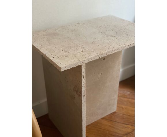 Table d’appoint minimaliste en pierre de travertin