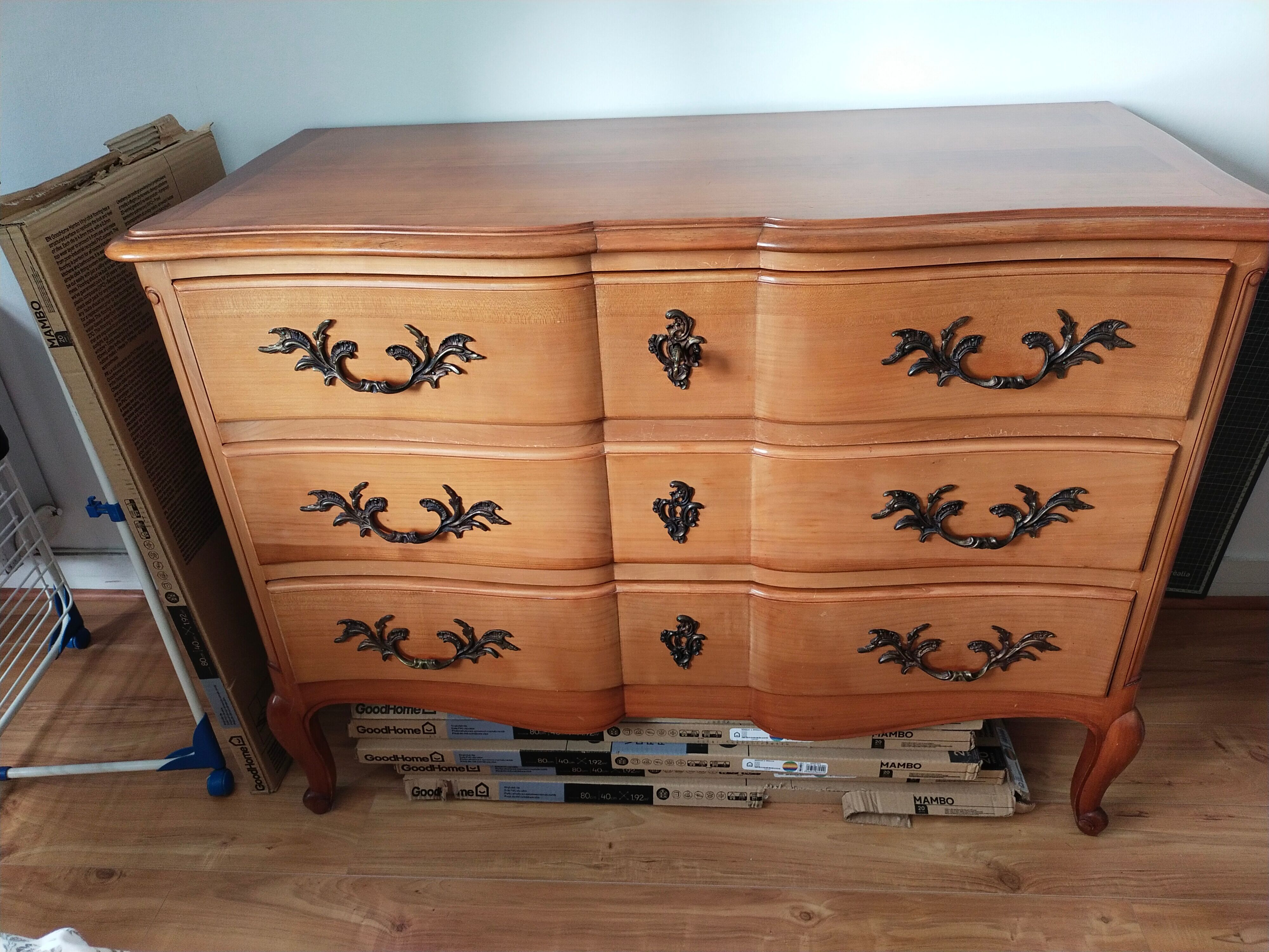 Louis XV commode style