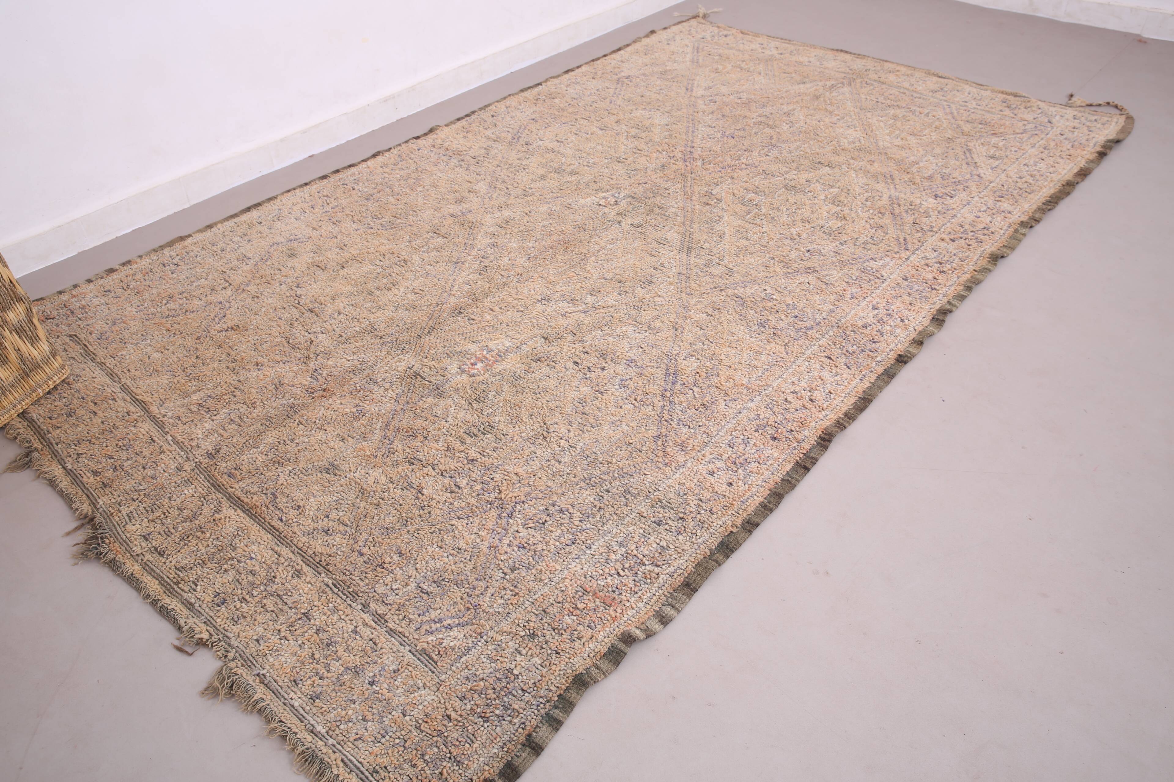 Vintage Moroccan Rug 197 x 340 cm - Berber Wool Rug - Handmade rug Bohemian