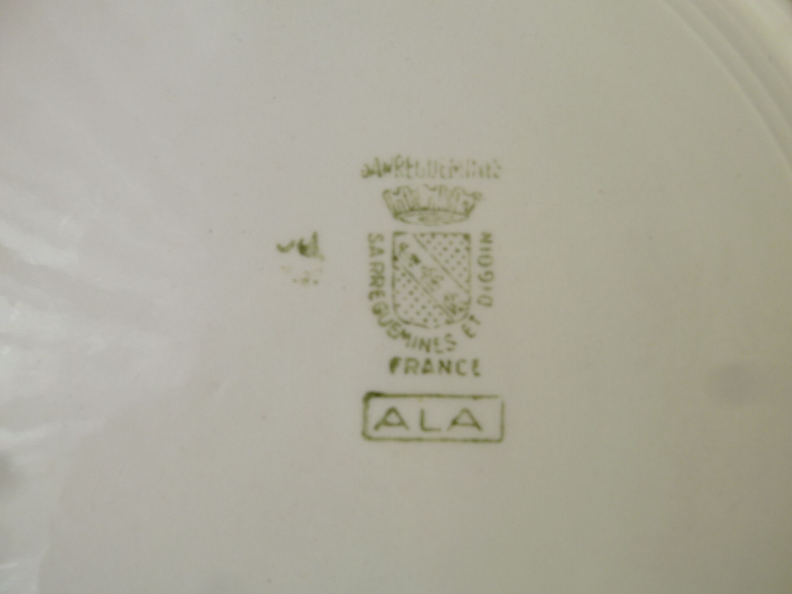 Faïence dish Digoin Sarreguemines Model Ala