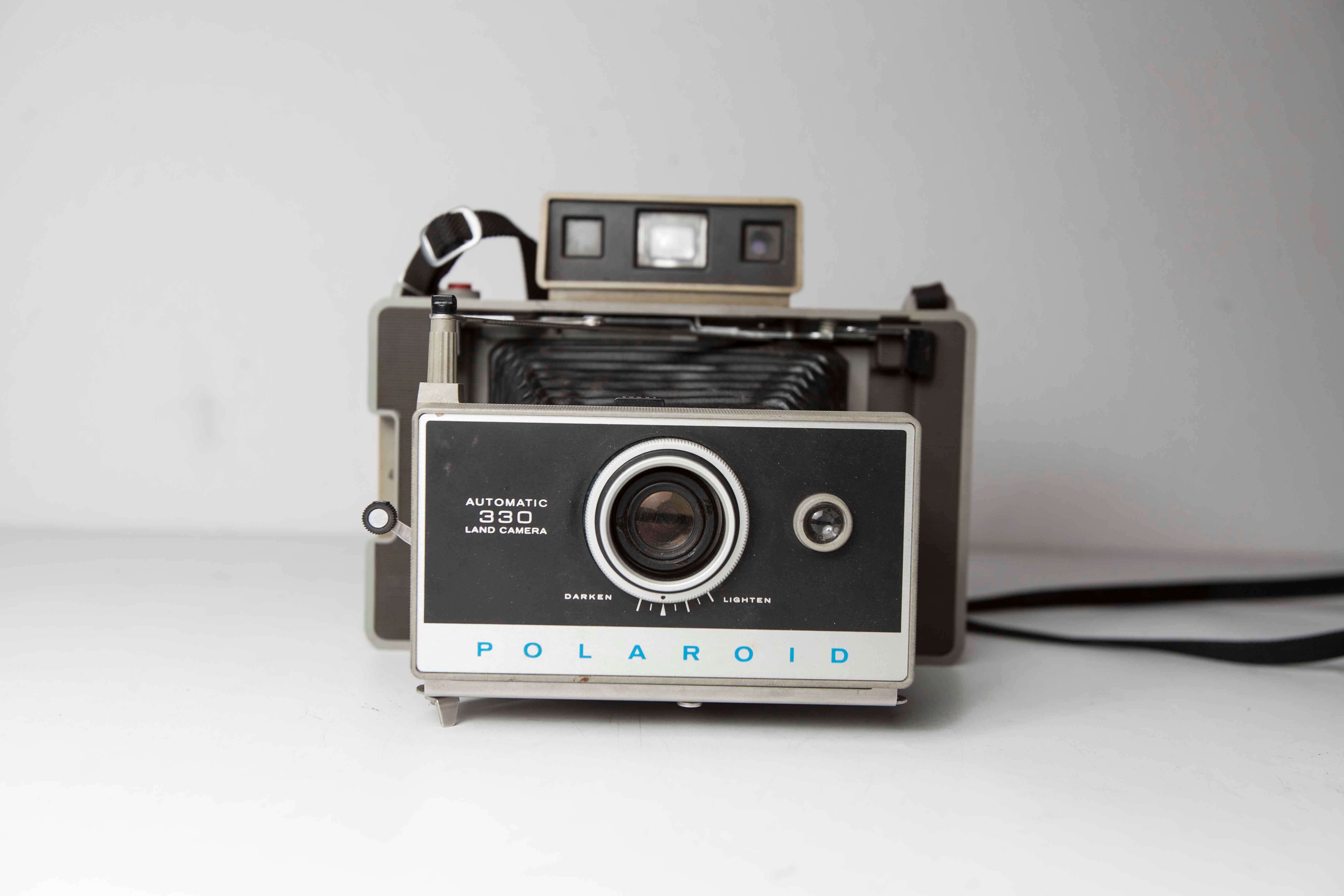 Camera polaroid automatic 330 land camera