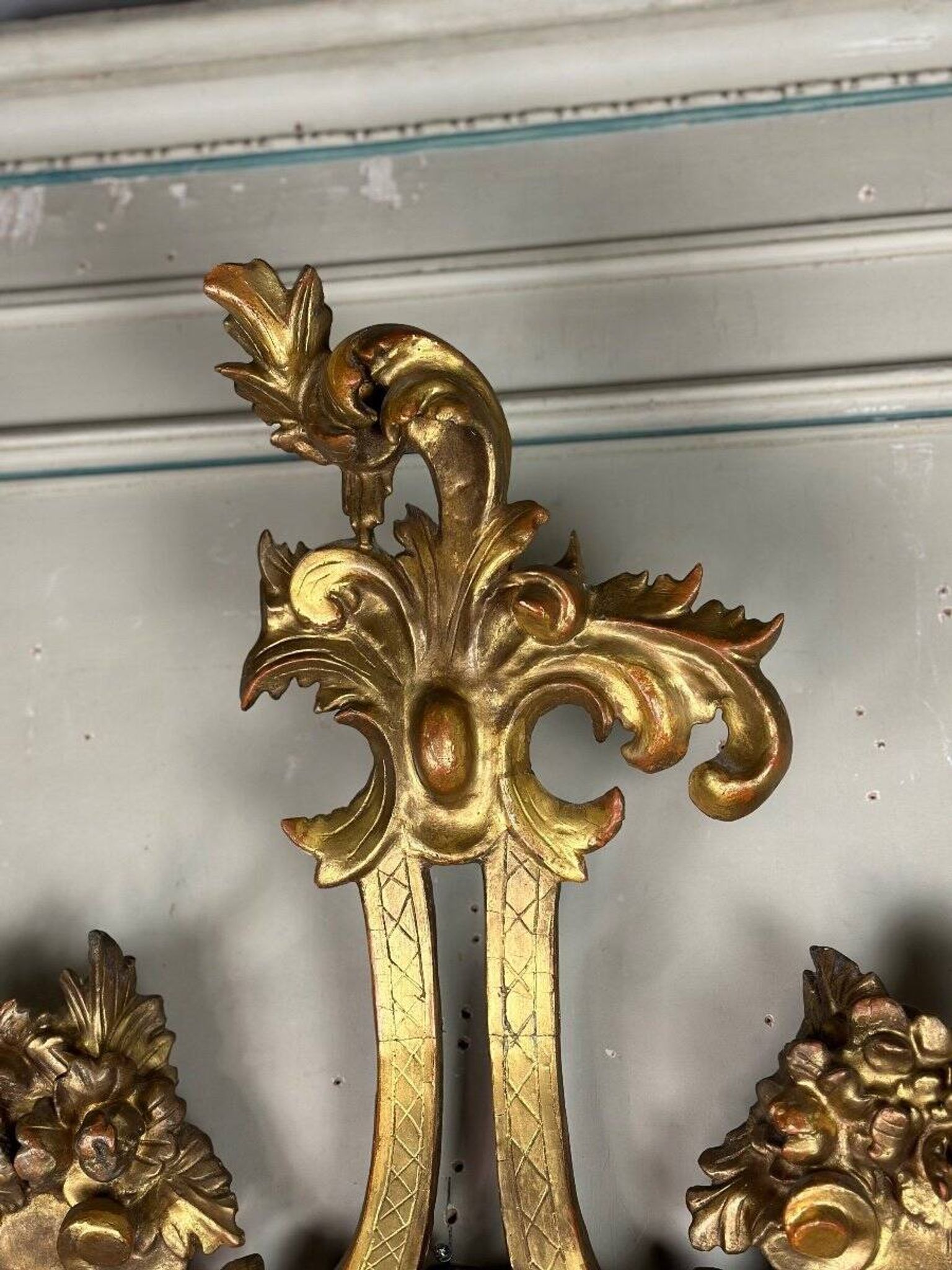 Paire de miroirs en bois sculpté et doré, Italie XIXème siècle