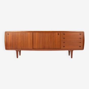 Danish sideboard by HP Hsansen for HP Hansen møbelindustri, Denmark 1960s