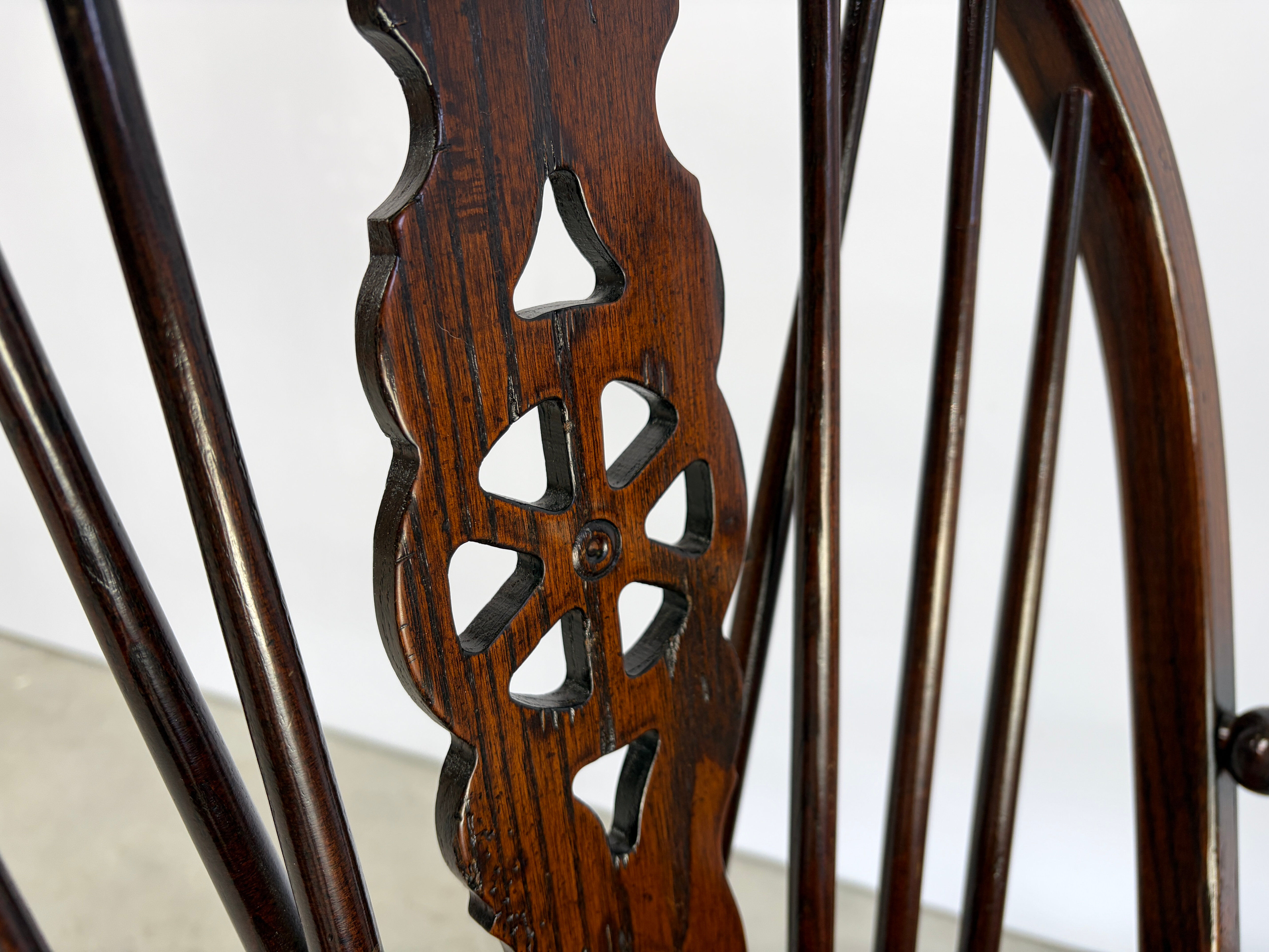 Magnifiques chaises de salle à manger de style Windsor en anglais, ensemble de 4.