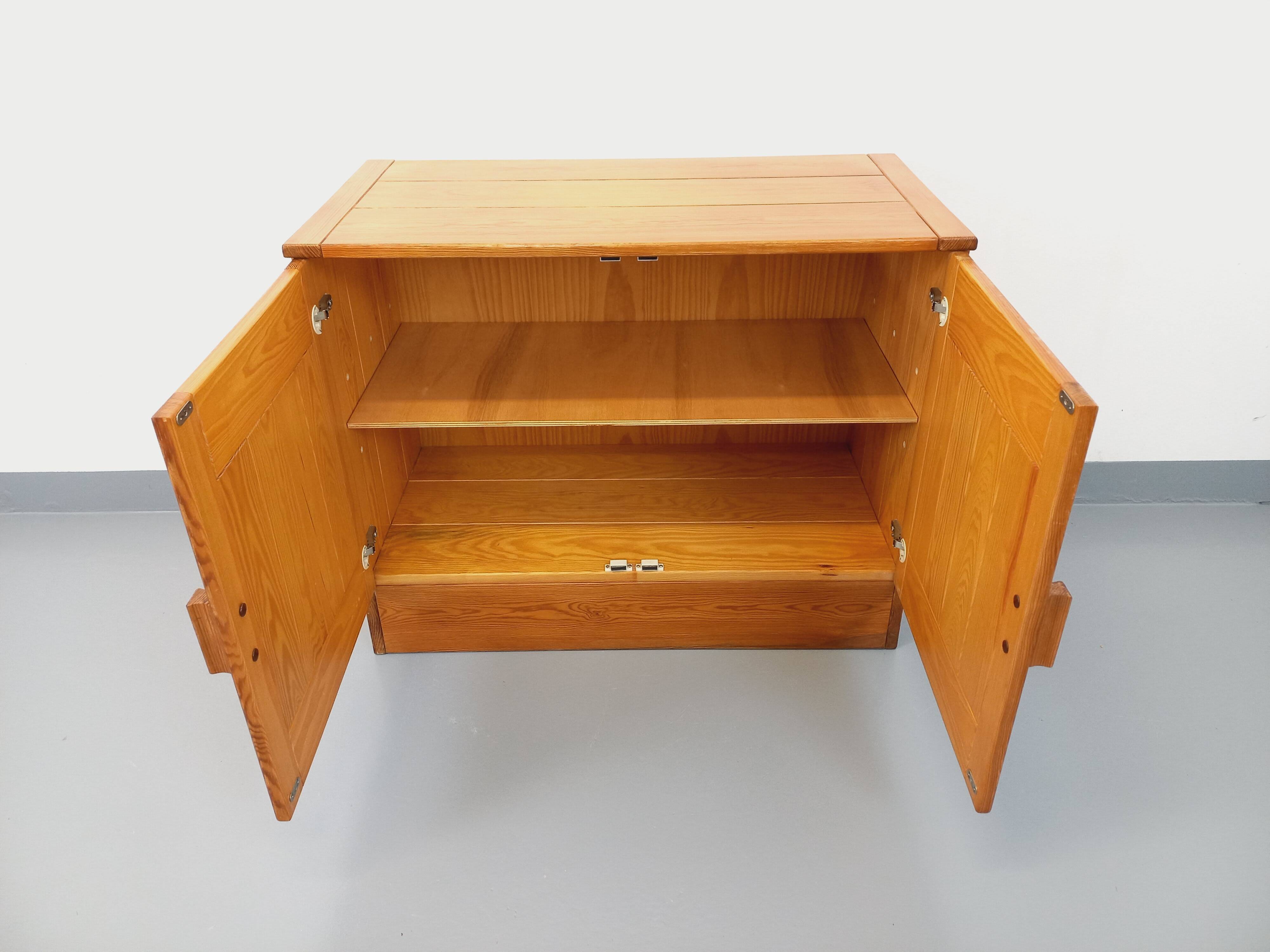 Charlotte Perriand style Les Arcs vintage pine storage unit from the 60s and 70s