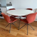 Ensemble design Magis XZ3 Table à manger ronde blanche (120 cm) + 4 chaises Zuiver OMG