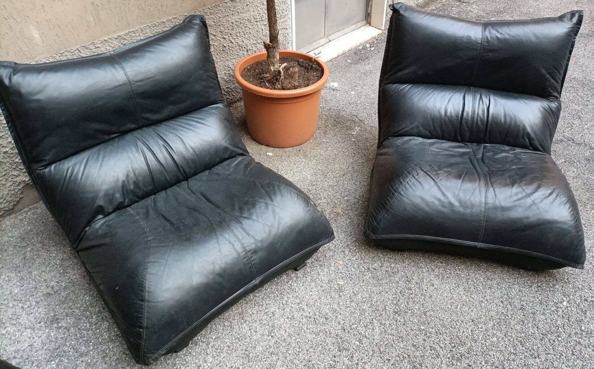 Zinzolo Armchairs in Black Leather by Vittorio Varo for Plan, 1970s, Set of 2