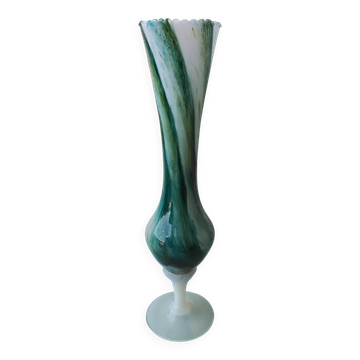 Vase sur pied en opaline italienne
