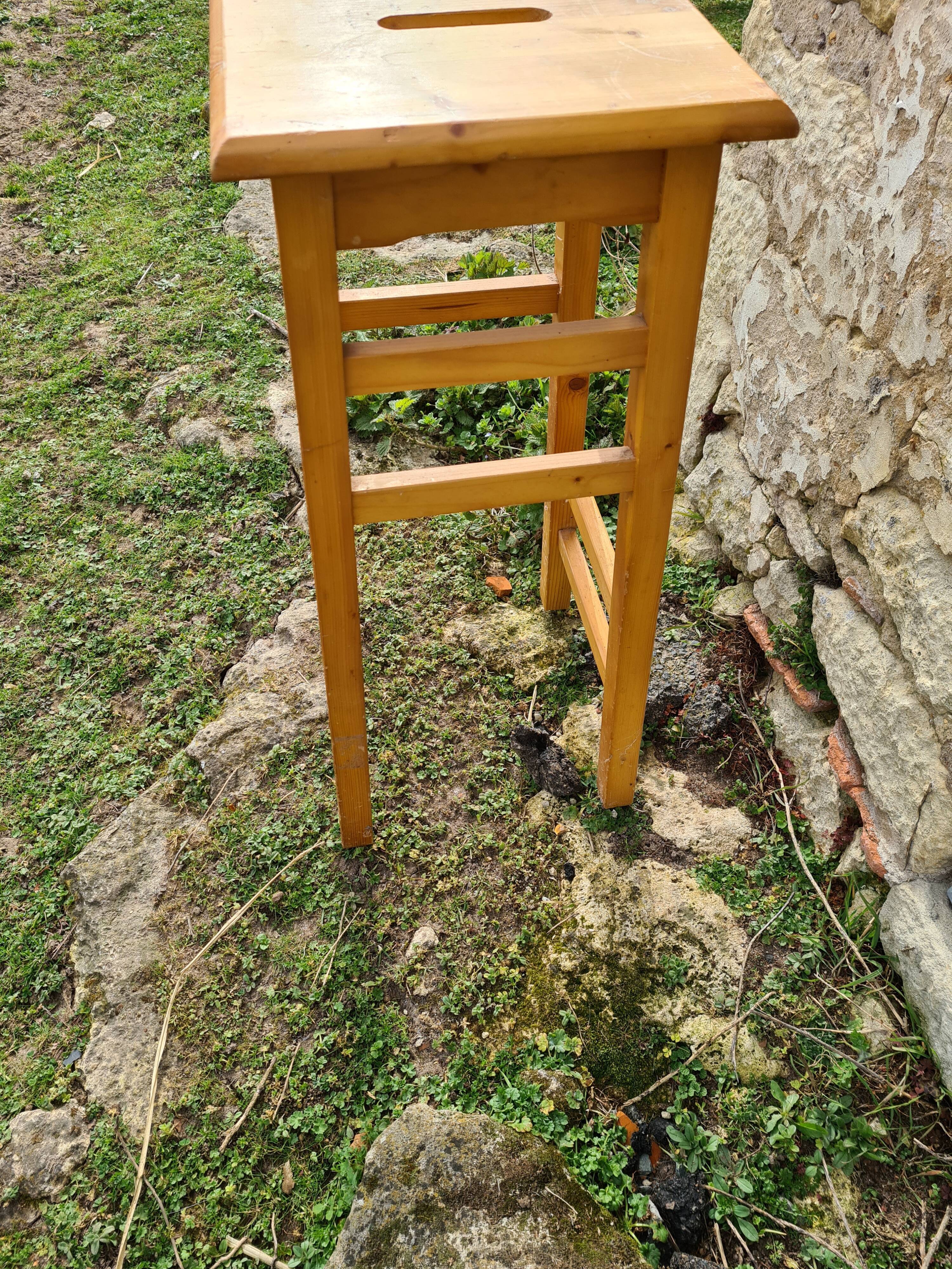 Tabouret haut en bois