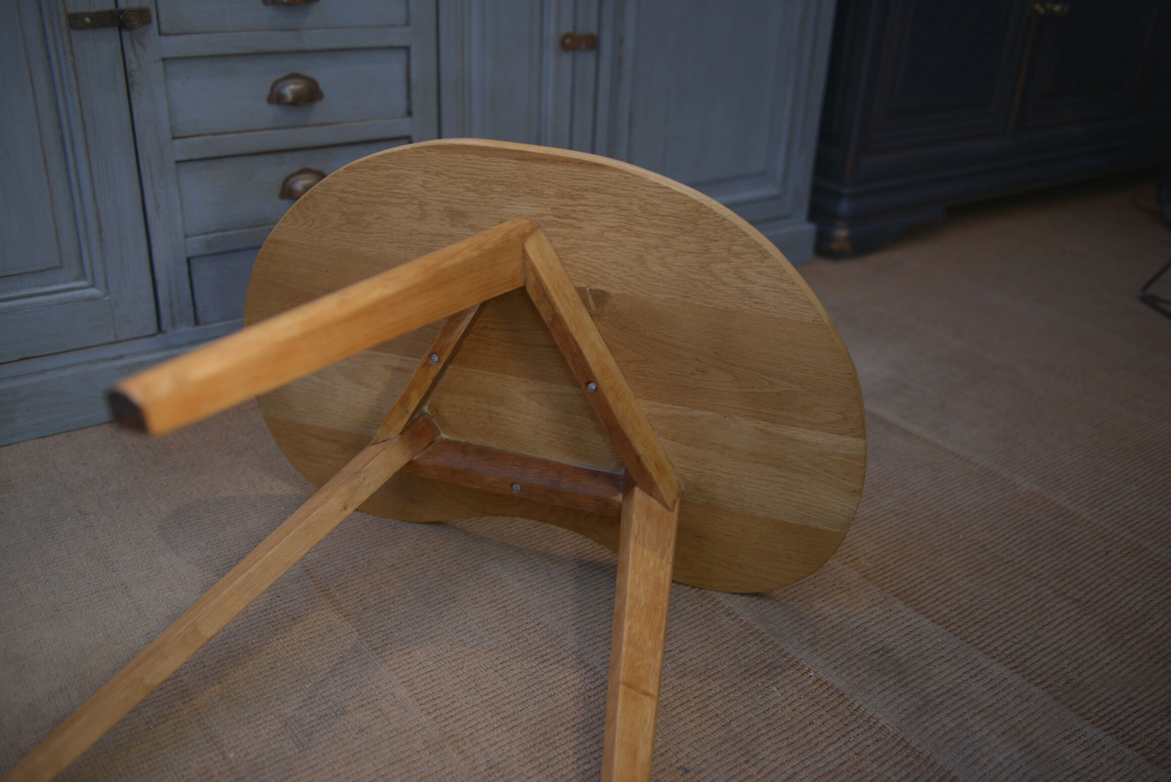Oak table tripod legs 1950