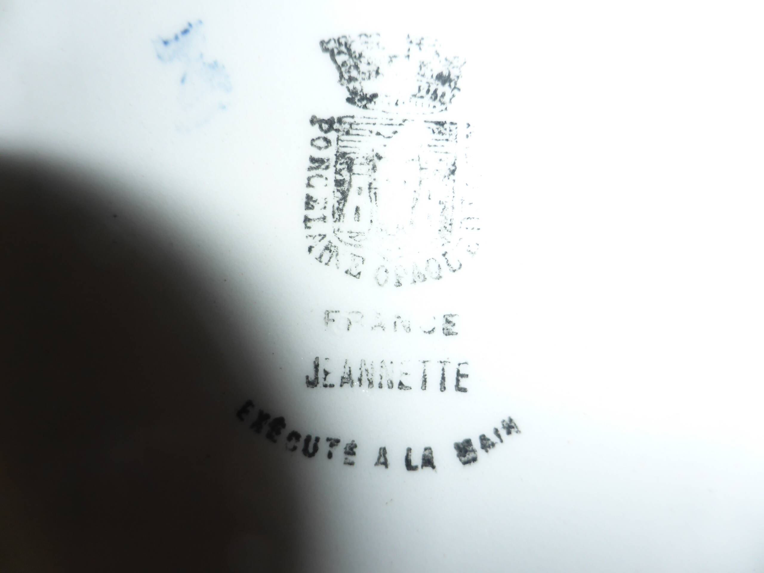 Vintage round plate from Gien model Jeannette 231110