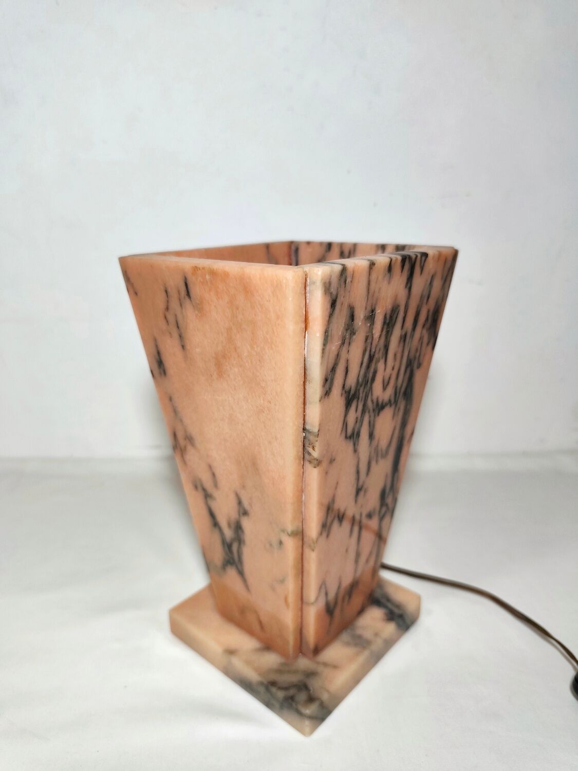 Lámpara de mesa de mármol. España, 1970s.