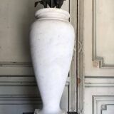 Pair of carrara marble vases, bronze bouquet of flowers