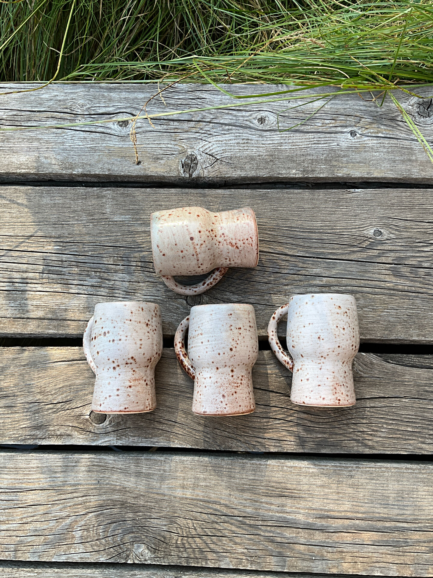 Suite de 4 tasses / mugs en grès moucheté vintage par Claude Paci, Val