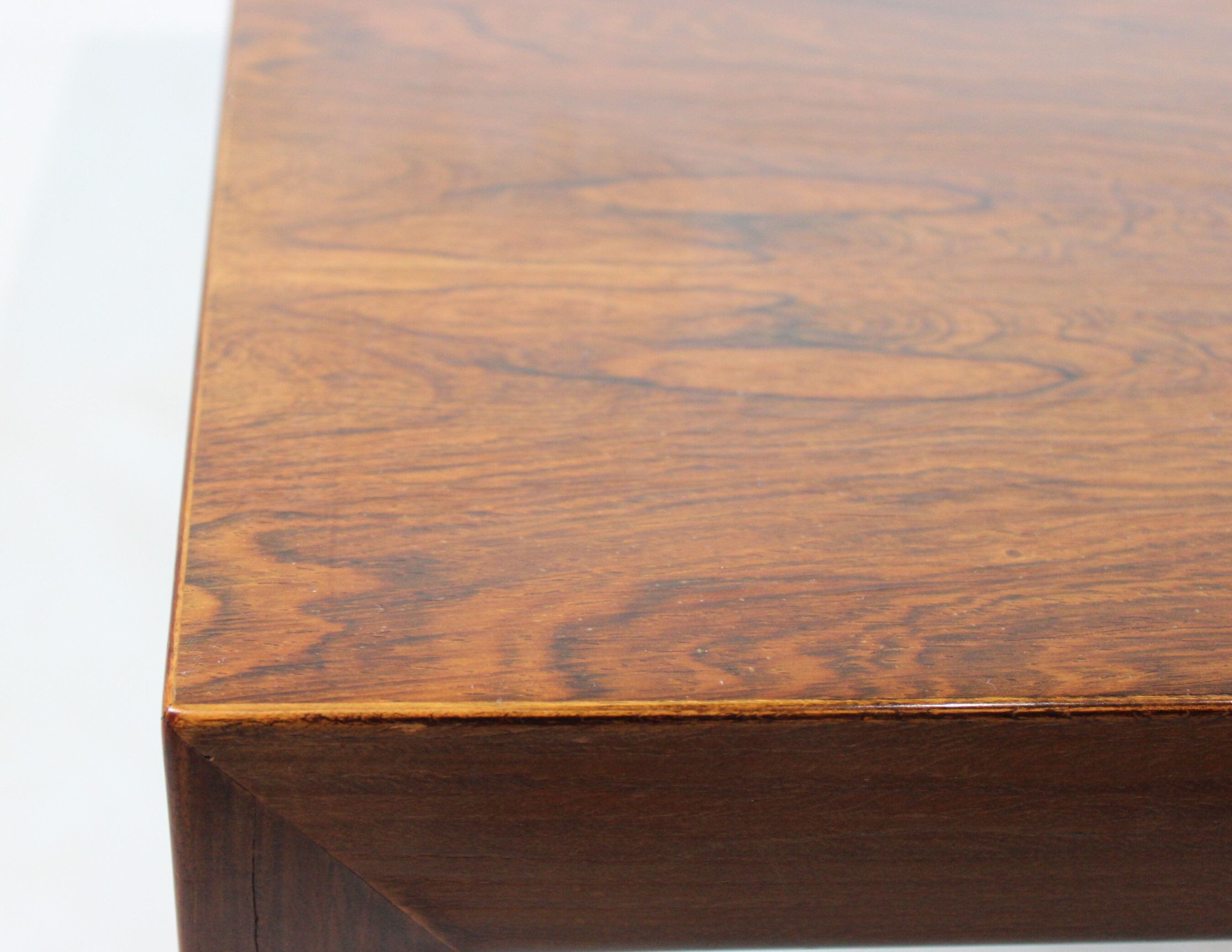 Table basse de bois de rose par Severin Hansen pour Haslev Furniture des années 1960.