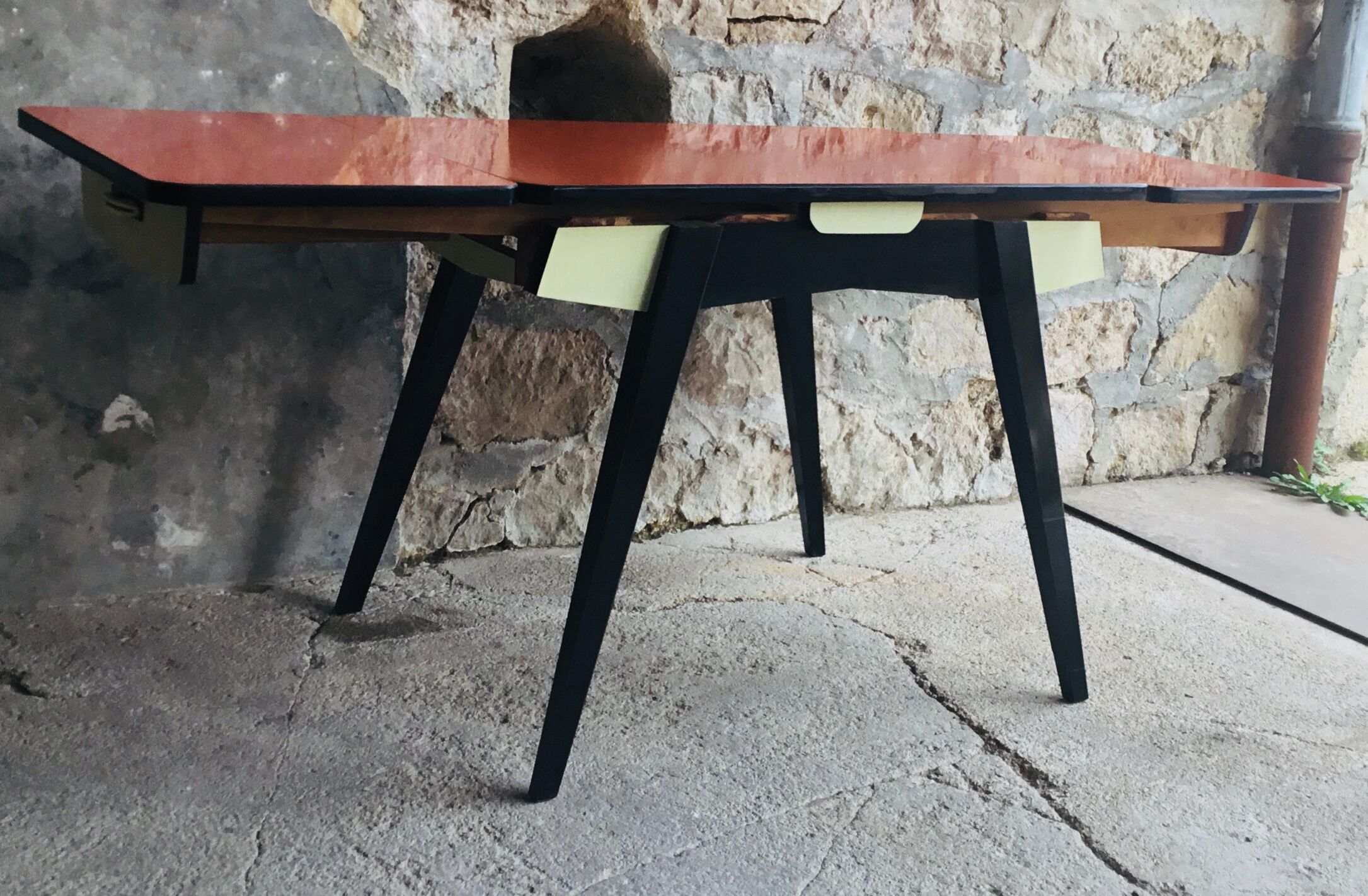 Vintage table with extension cords and orange-red formica drawers feet compass - 1960