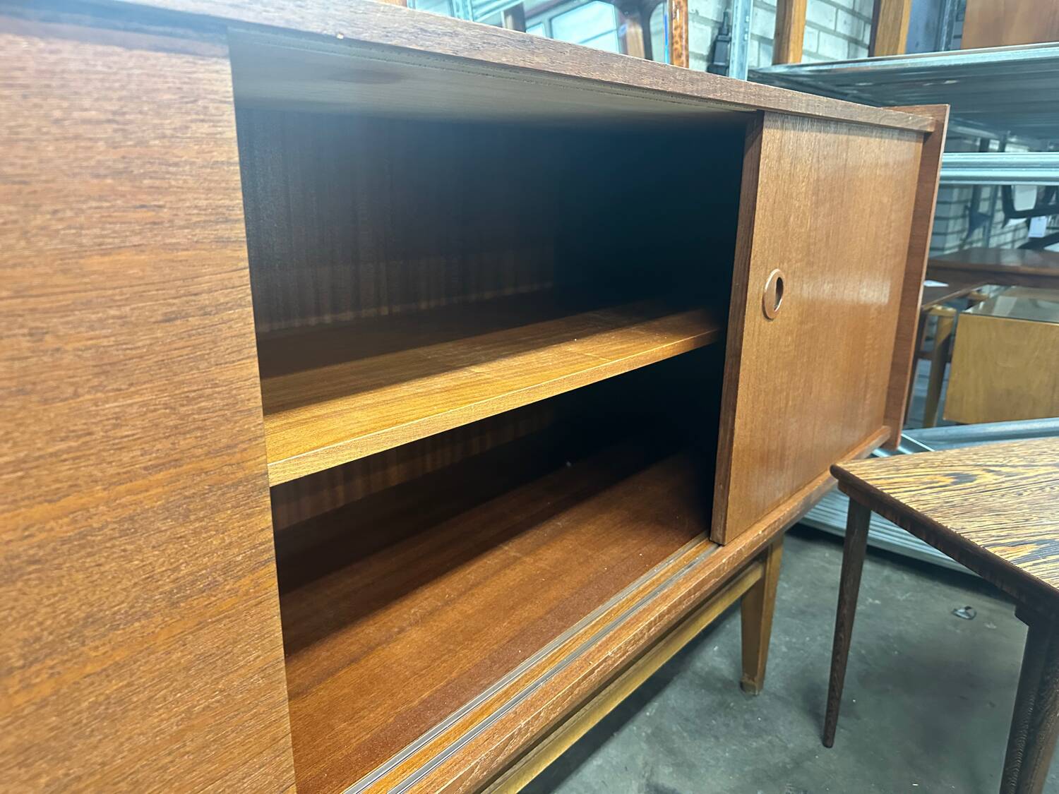 Buffet vintage du milieu du siècle