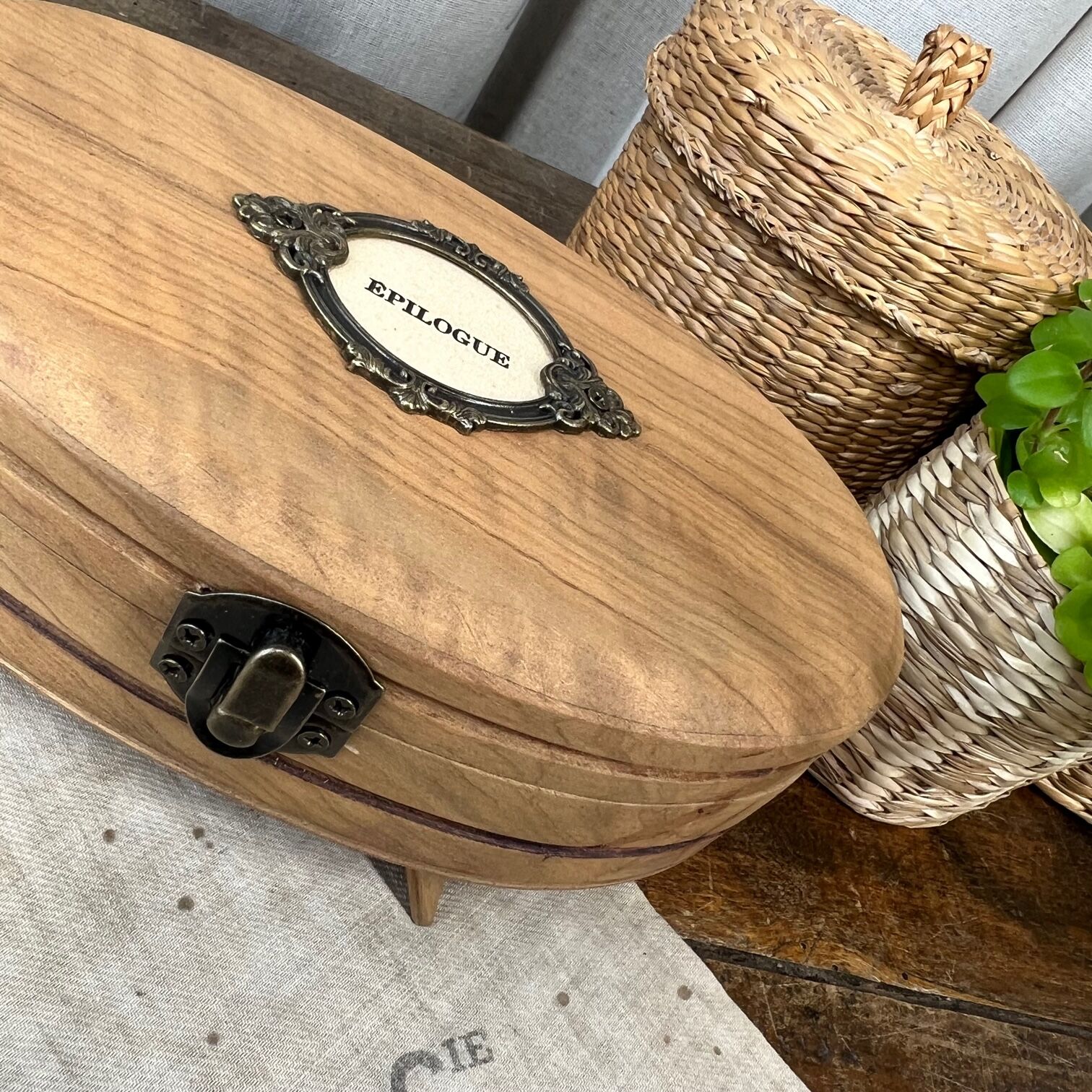 Wooden jewelry box "epilogue"