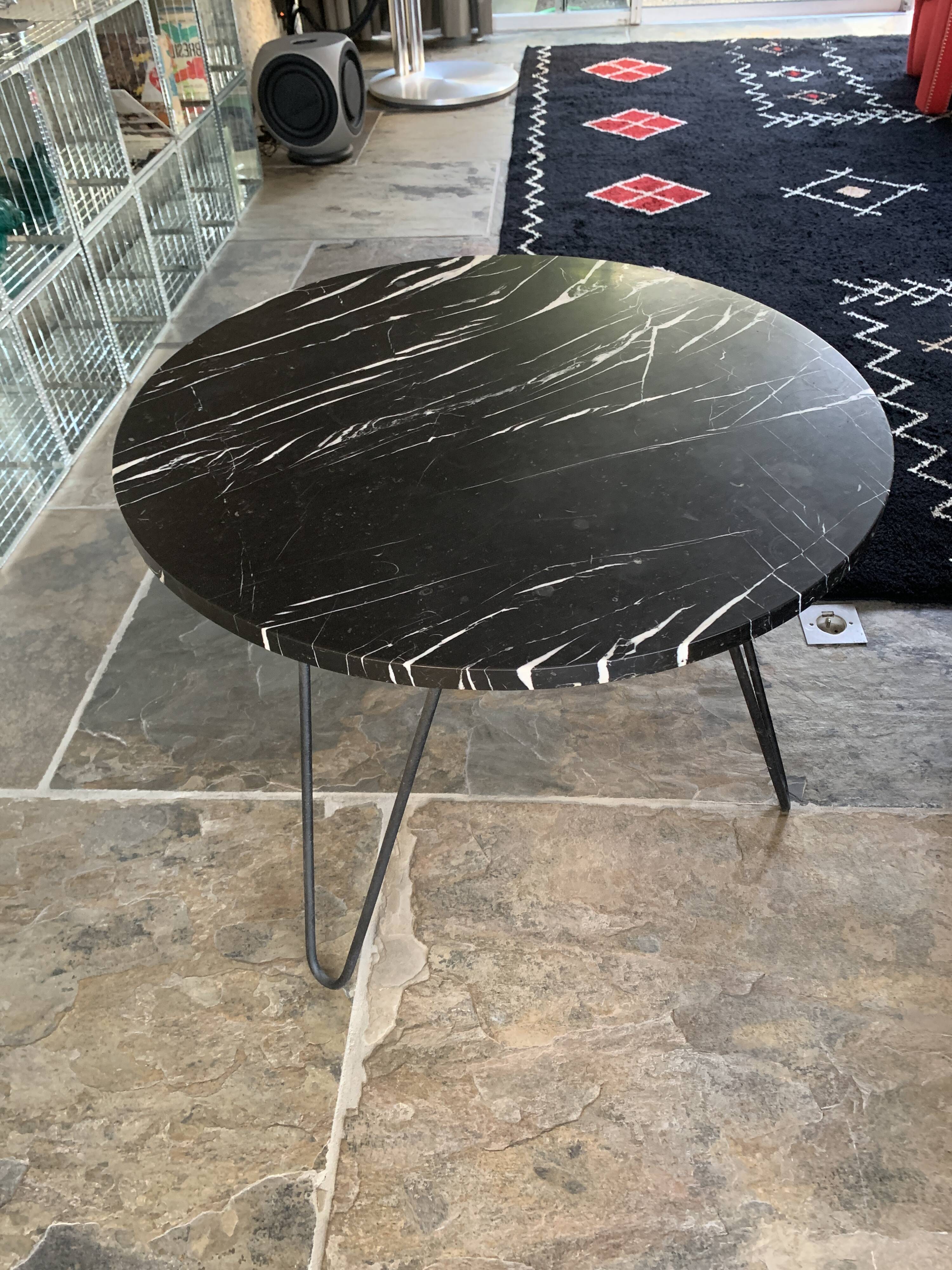 Table d'appoint en marbre et fer forgé
