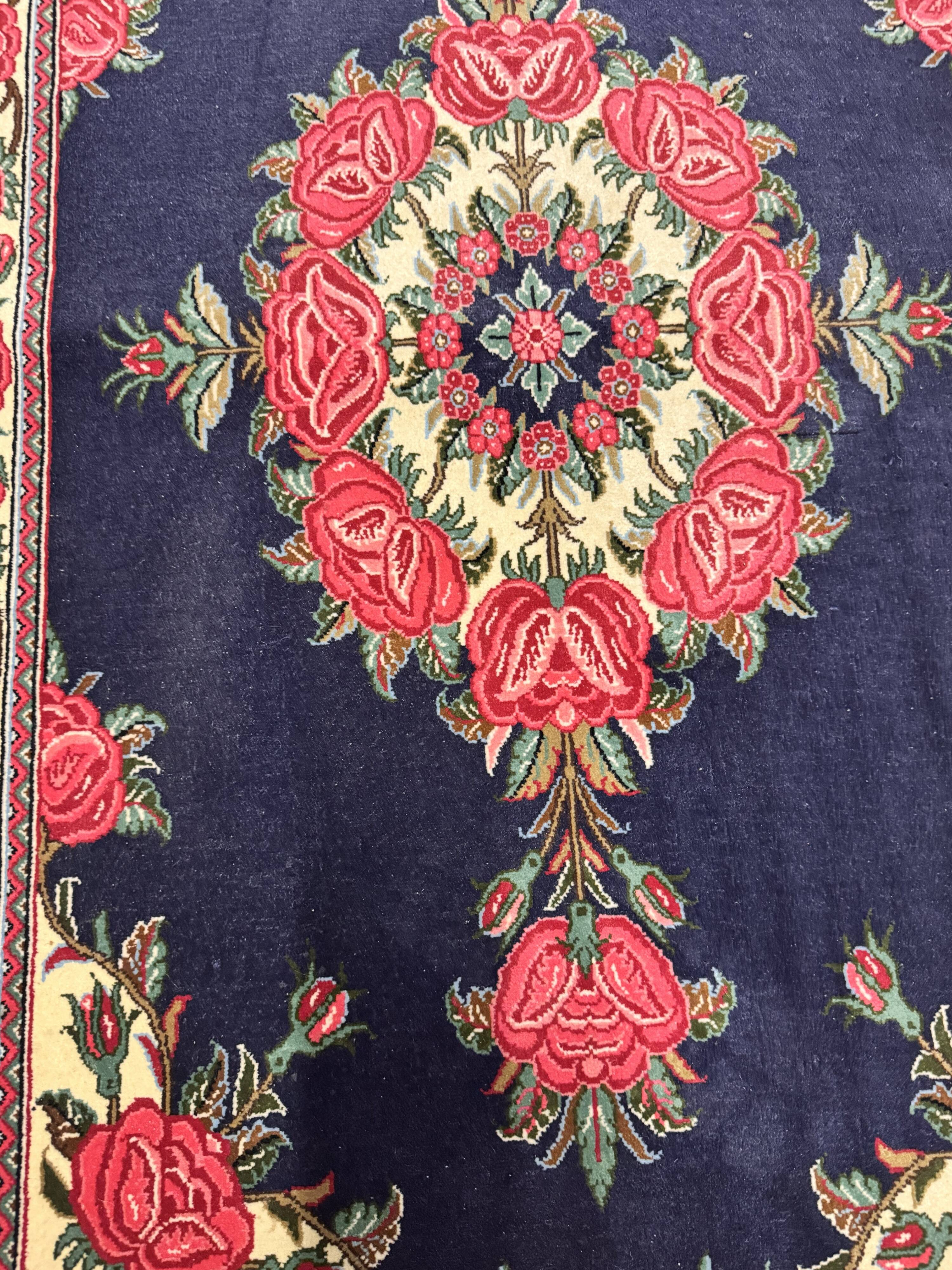 hand-woven Persian rug Ghoum