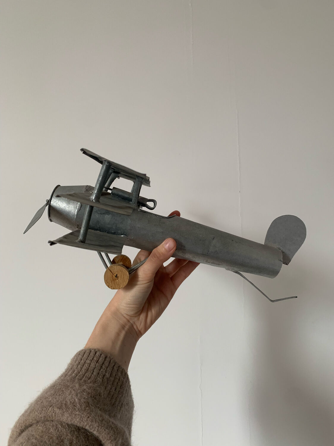 Vintage decorative metal airplane (can hang)