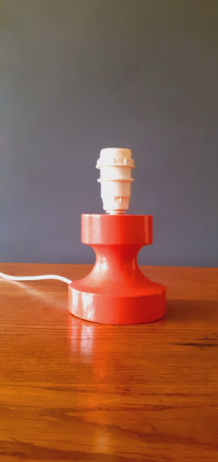 60s/70s lamp in red/orange lacquered wood