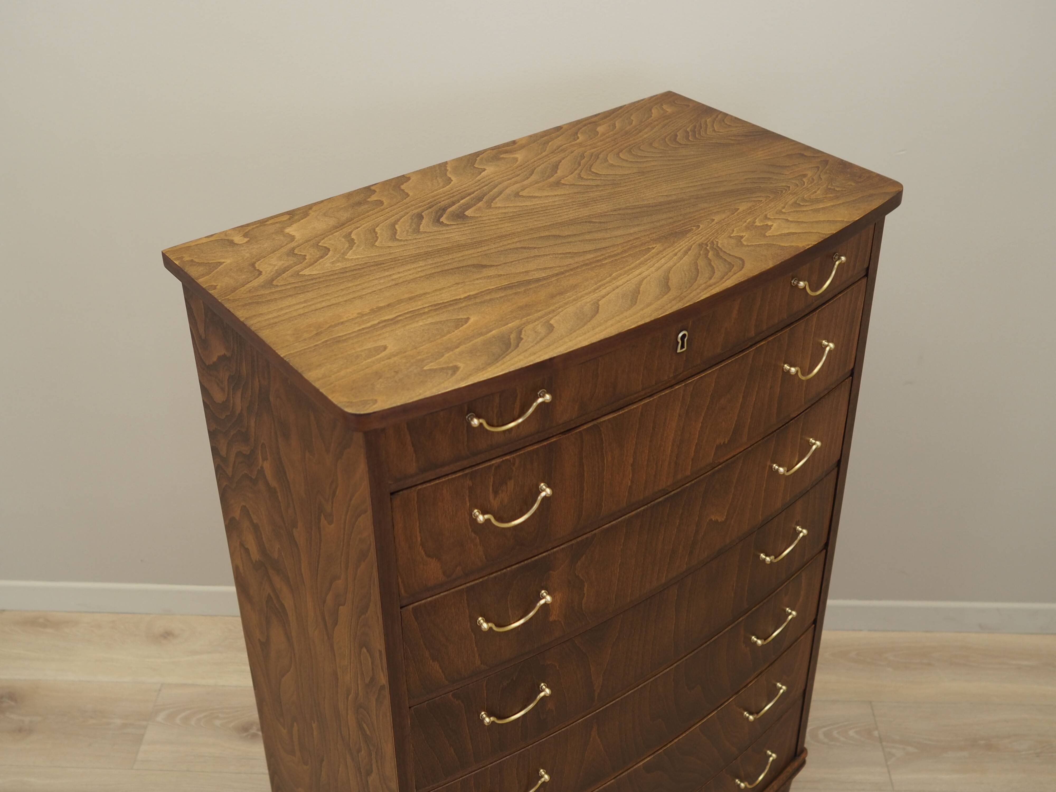 Commode en noyer, design danois, années 1960, production : Danemark