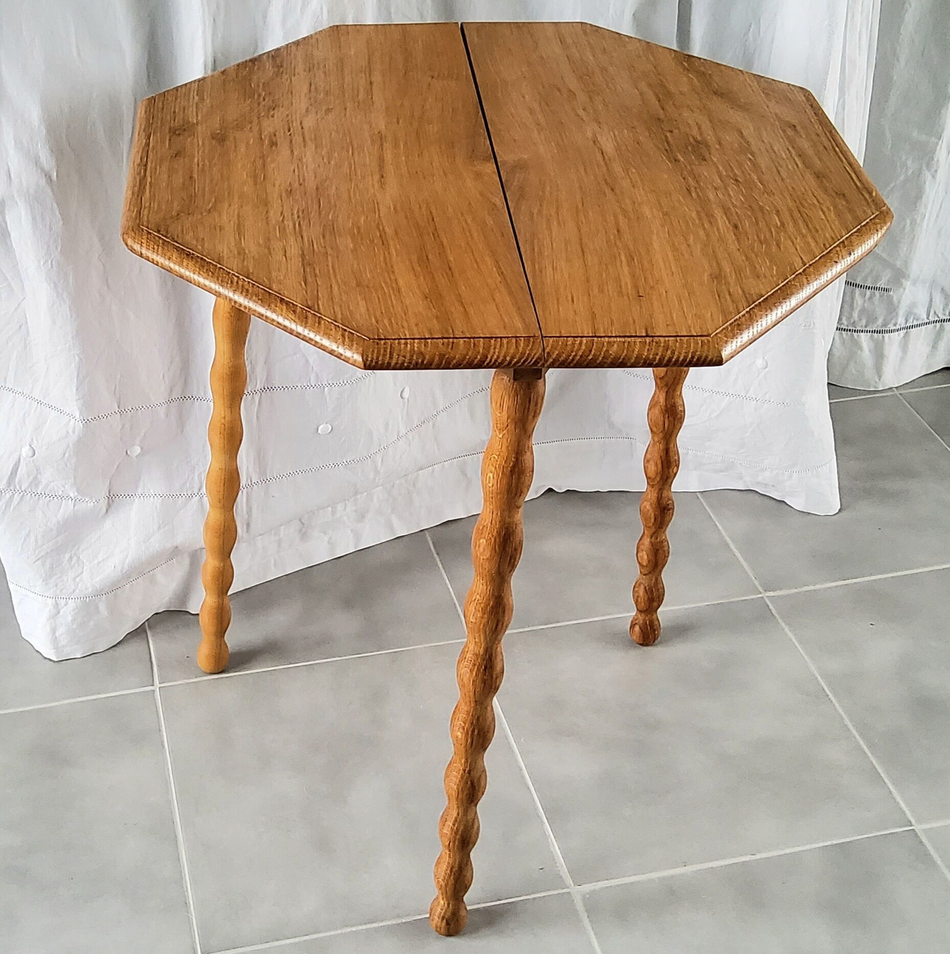 Table pieds tournés