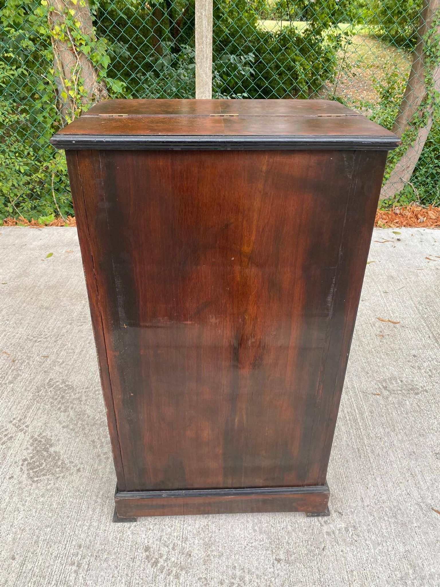 19th-century secretary chiffonnier in walnut burl & gilded leather with brass fittings.