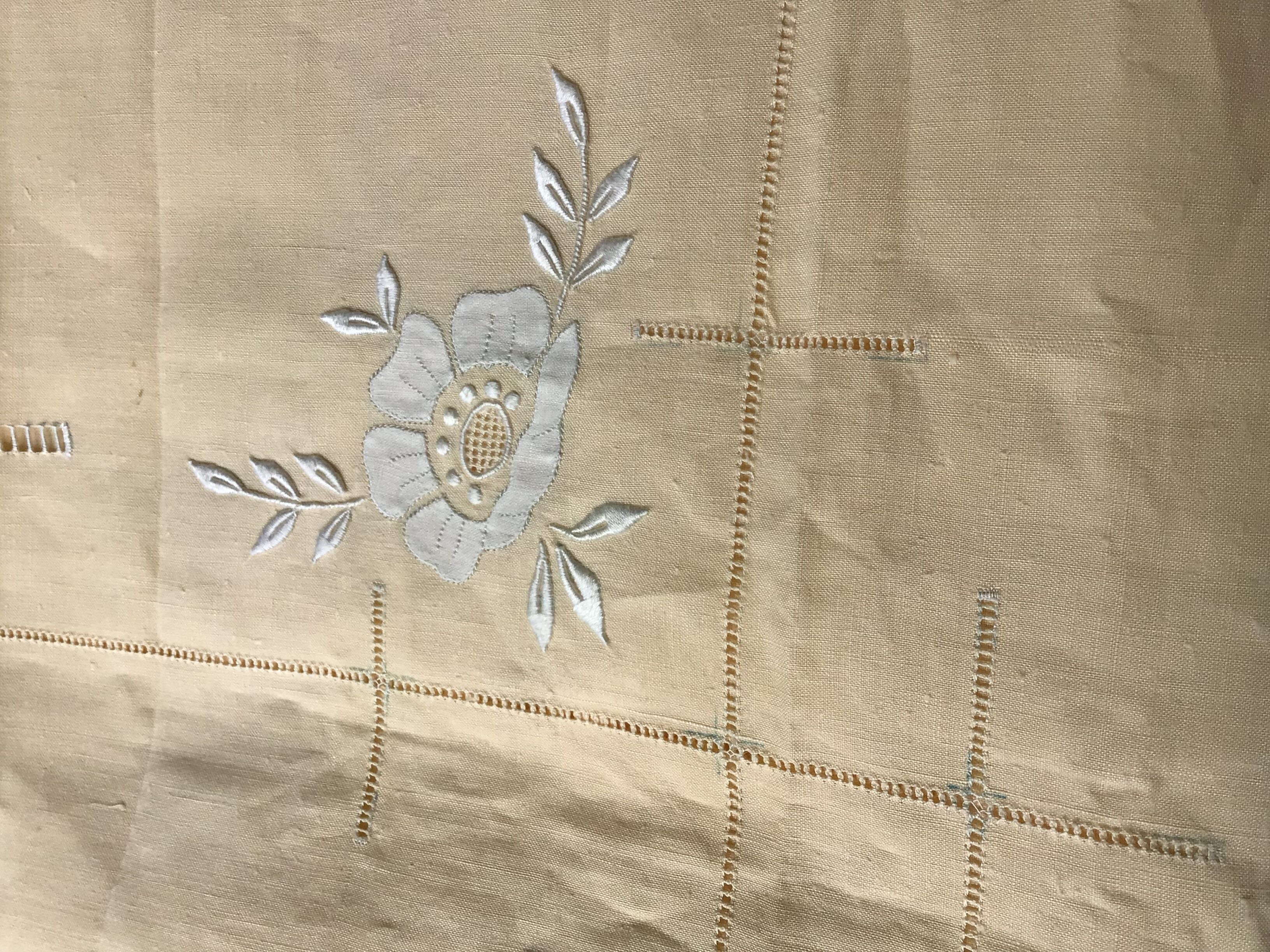 New embroidered linen tablecloth HS with 8 napkins.