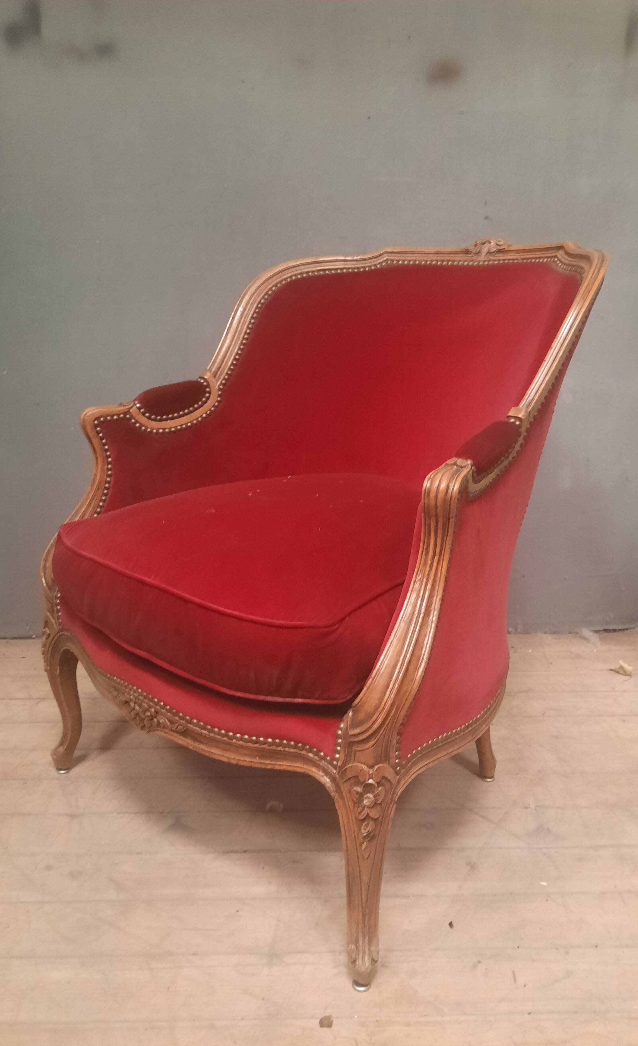 Large Louis XV style bergere chair in red velvet