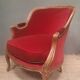 Large bergere de style Louis XV  en velour rouge
