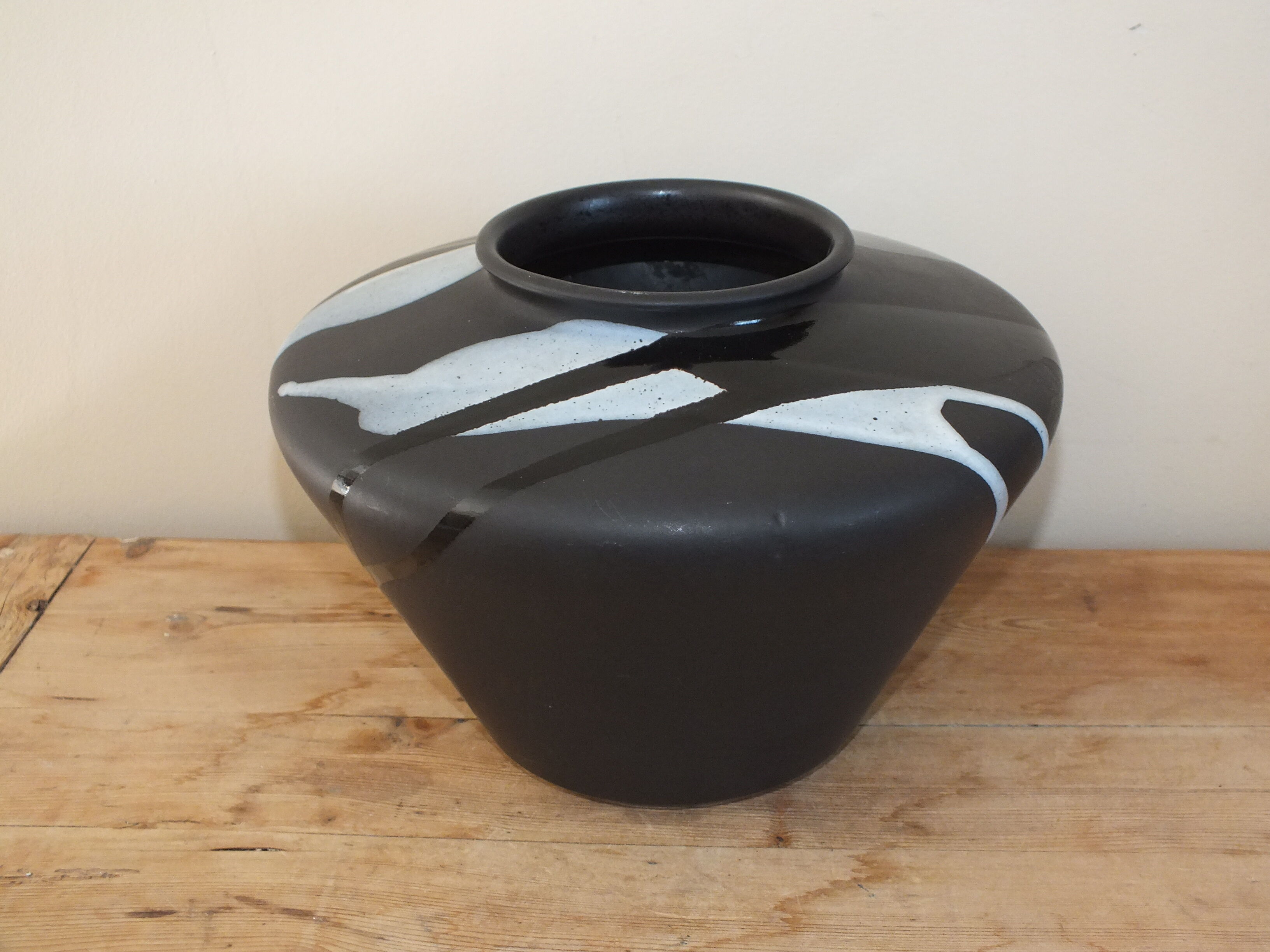 Vintage vase graphic black West Germany