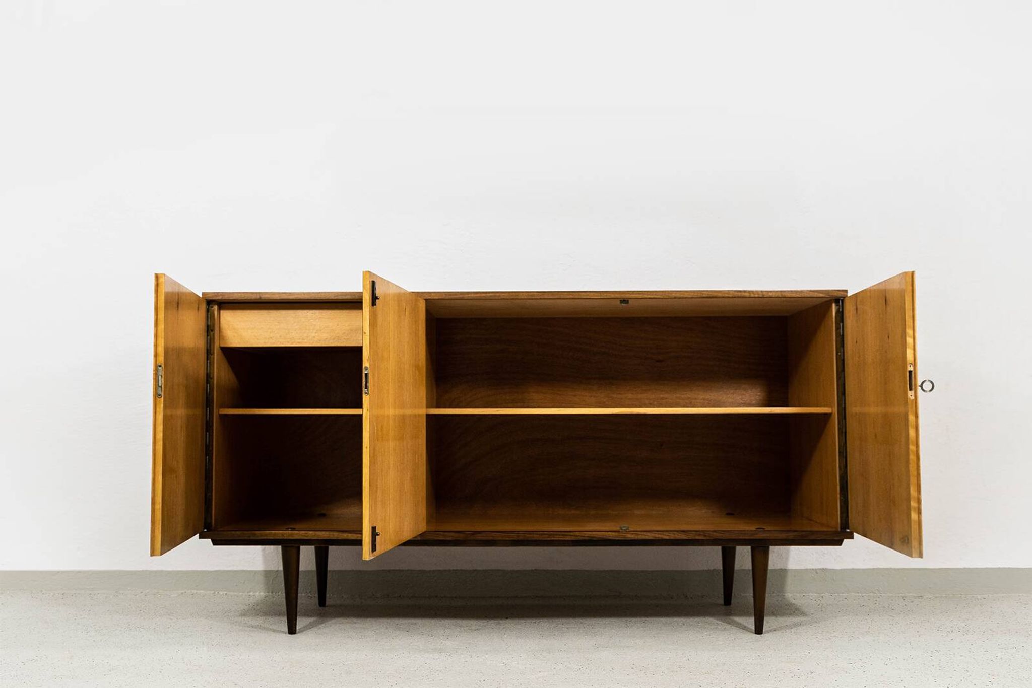 Buffet vintage en noyer de la marque Lfm, Pologne, années 1970