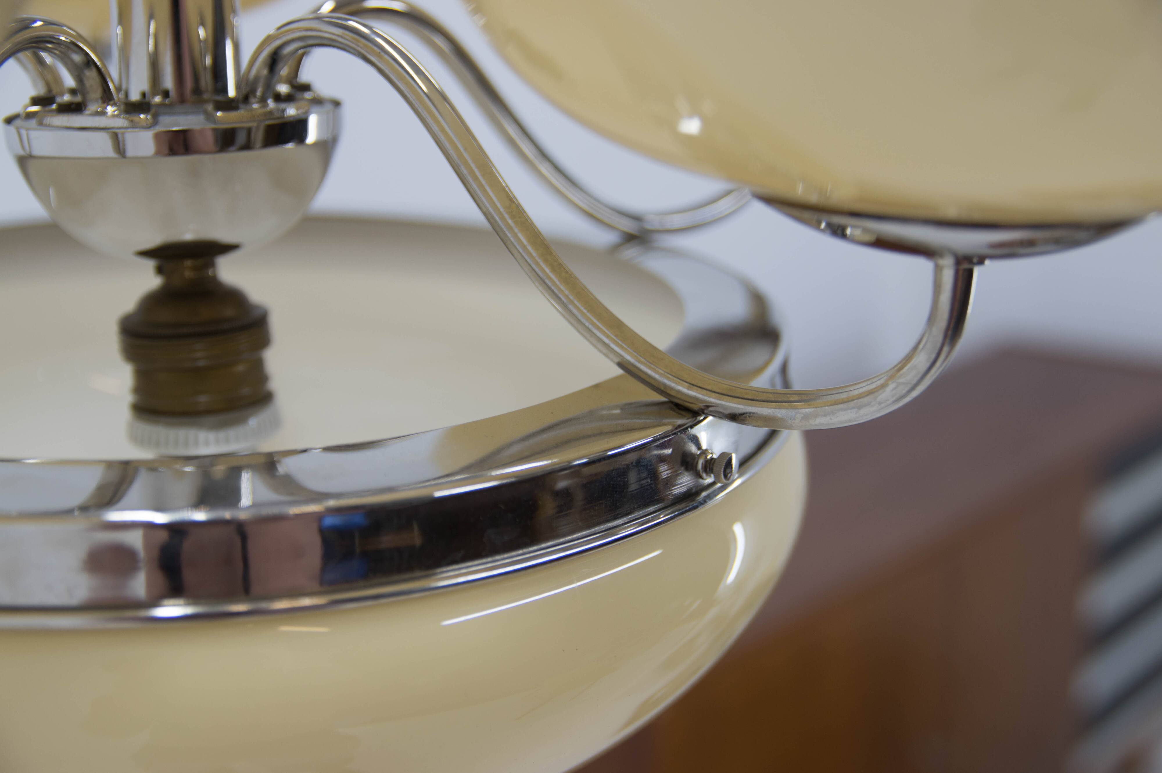 Large Art Deco Chandelier in Excellent Condition, 1930s