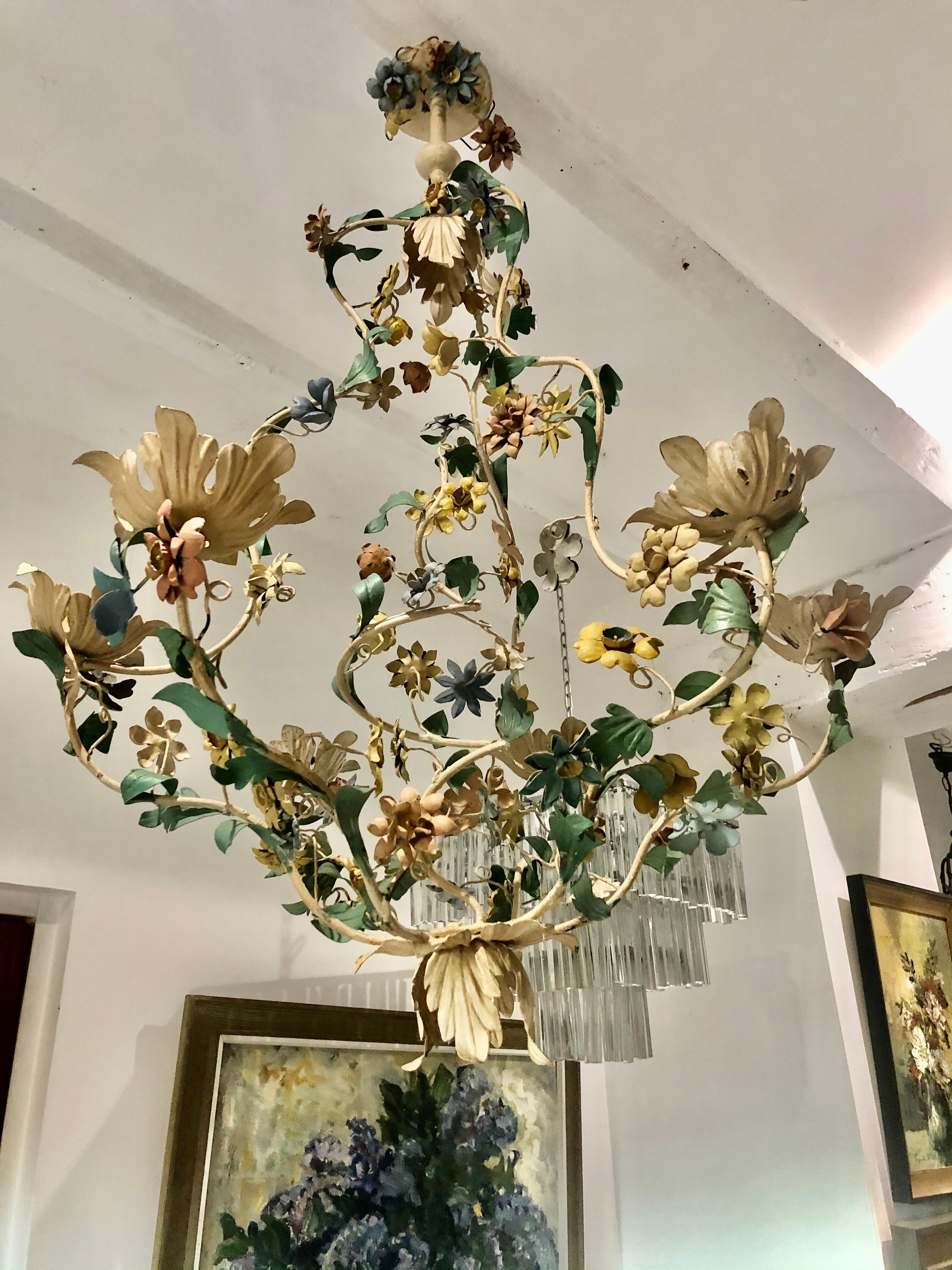 Lustre florale en métal peint