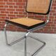 Chaise en chrome et noir