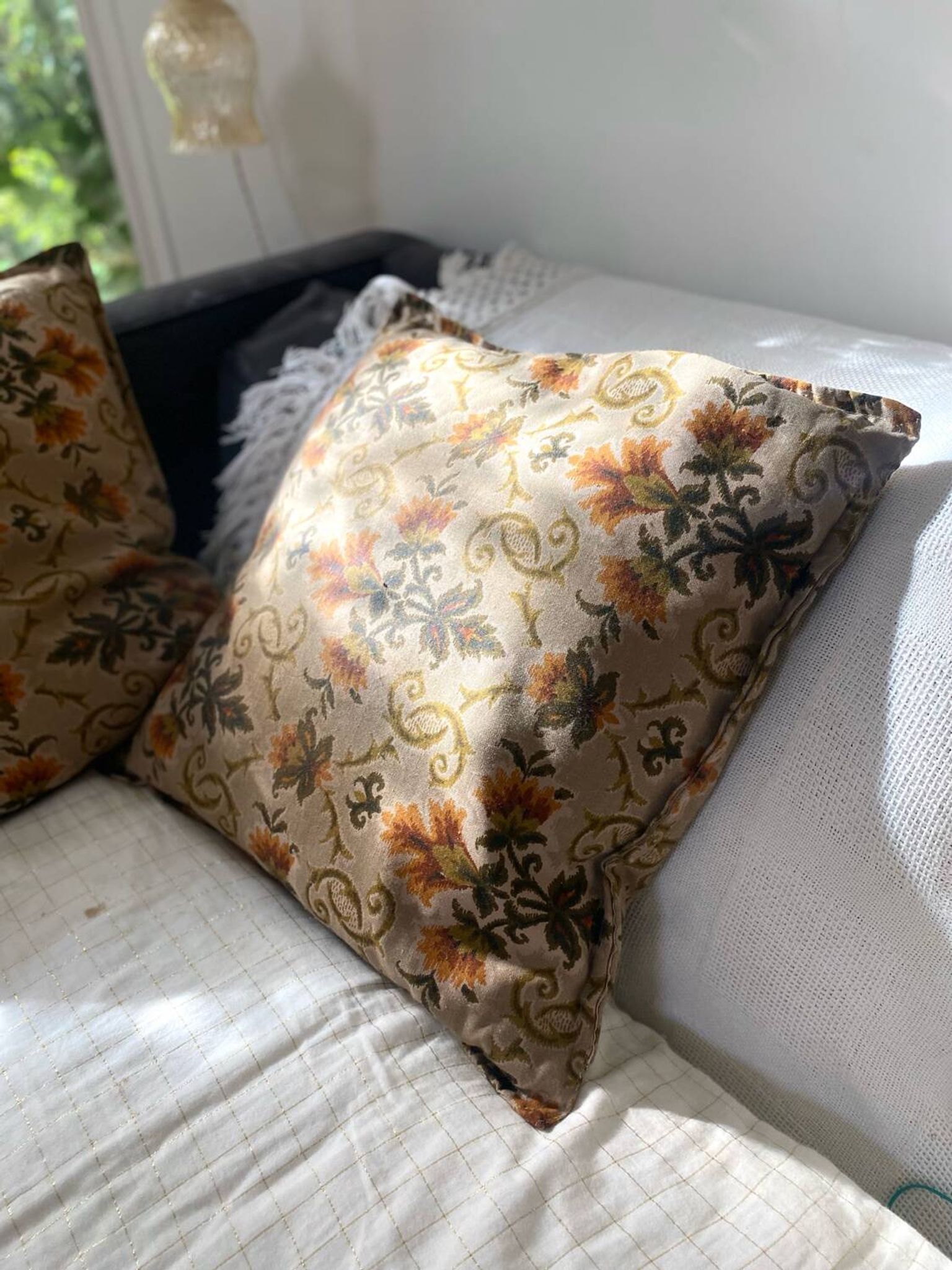 Duo of jacquard cushions 70