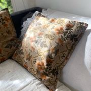 Duo of jacquard cushions 70