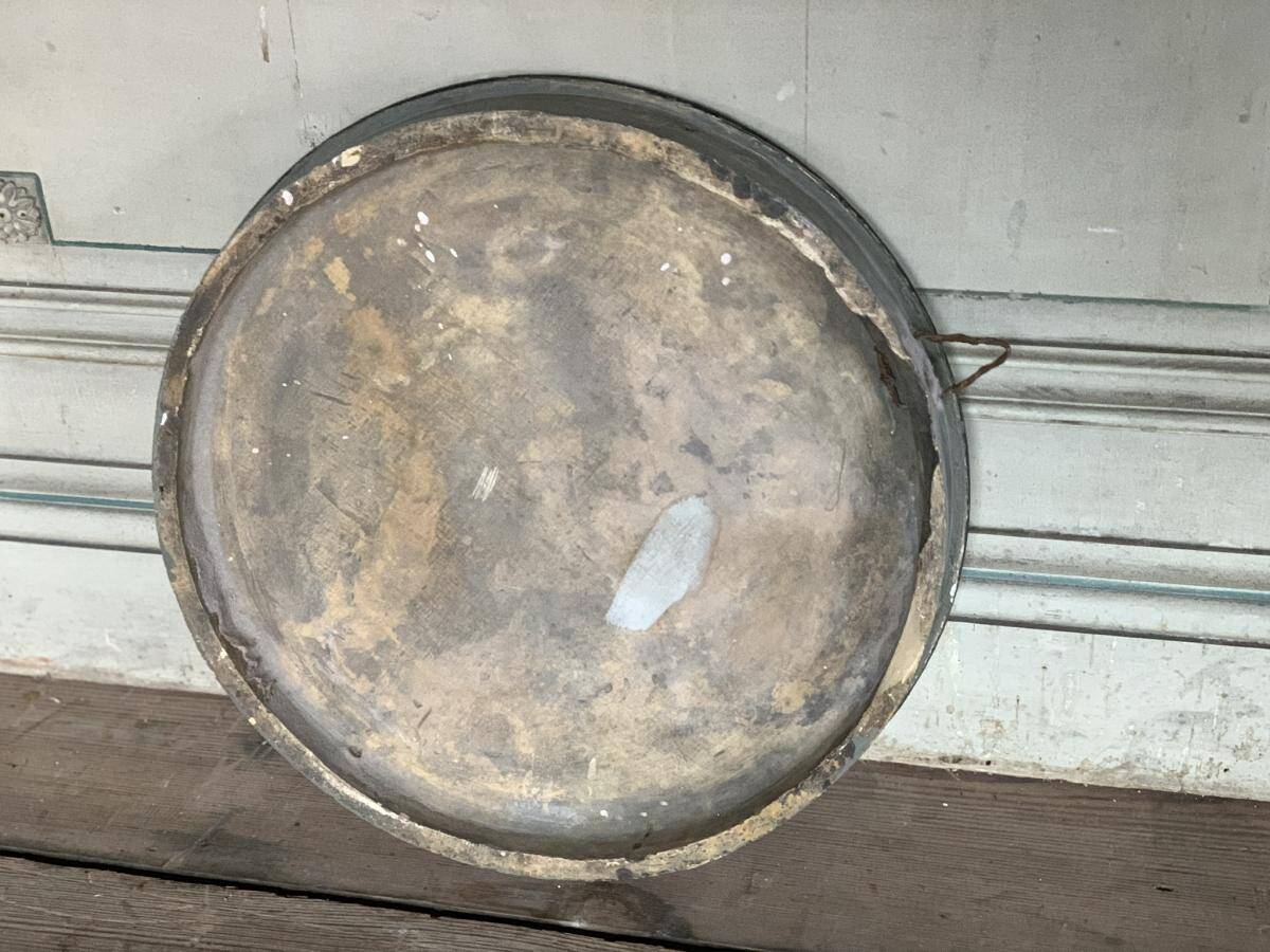 Glazed earthenware tondo in the antique style.