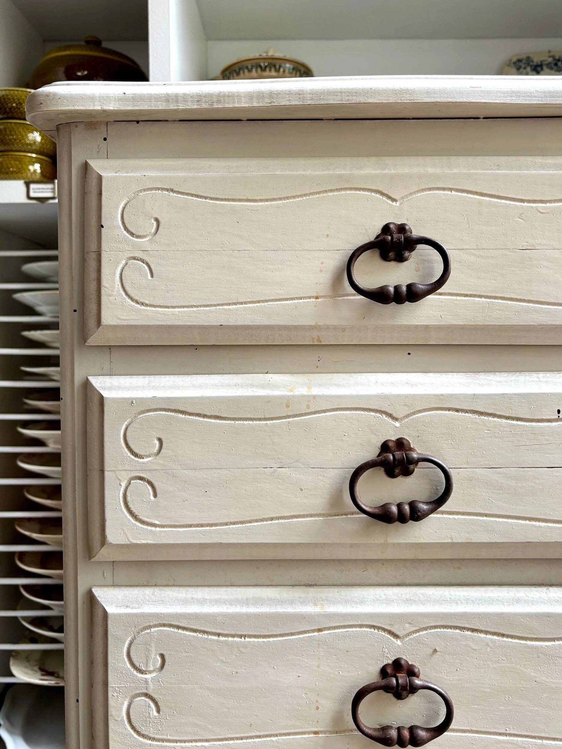 Chiffonnier 5 tiroirs en bois blanc