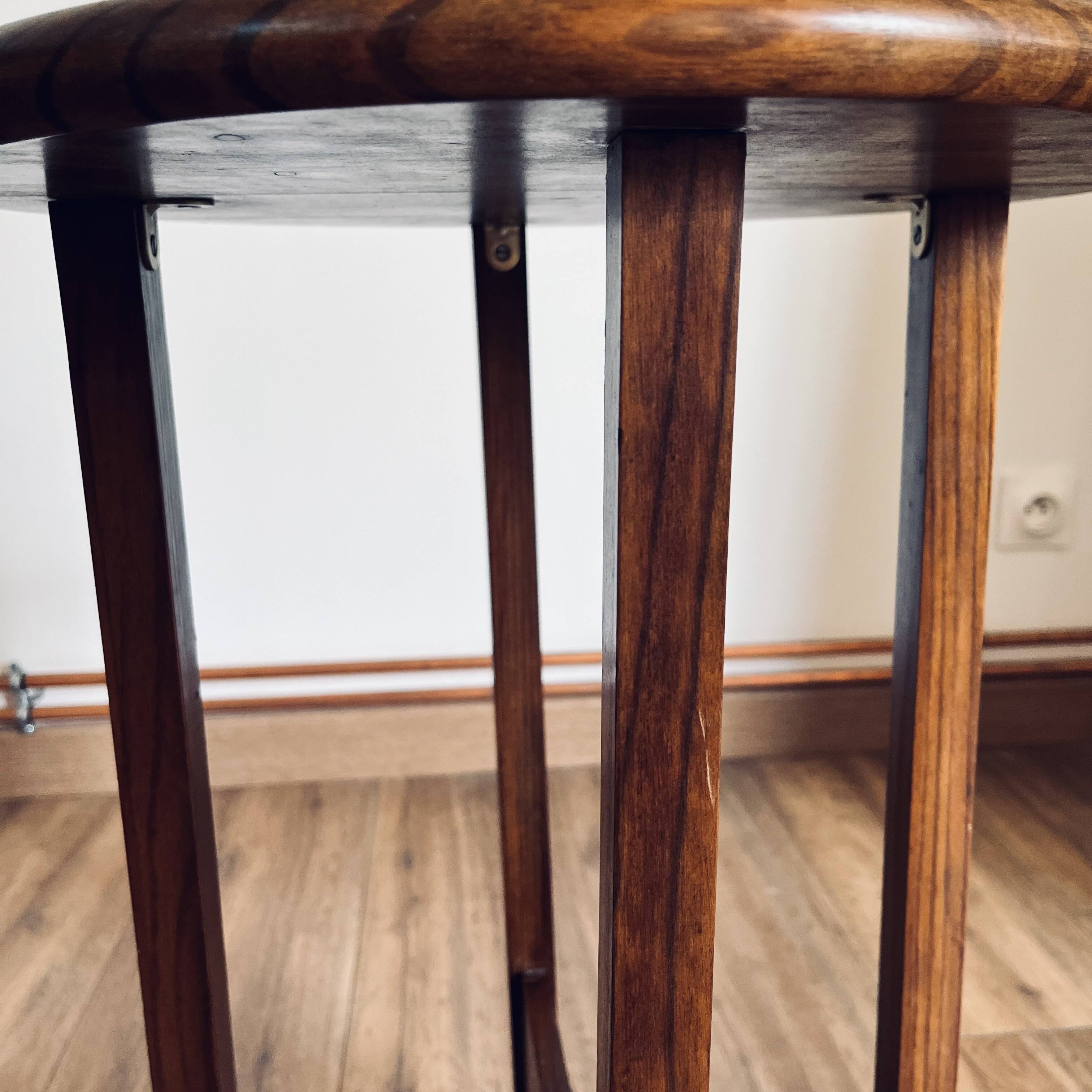 Wooden pedestal table