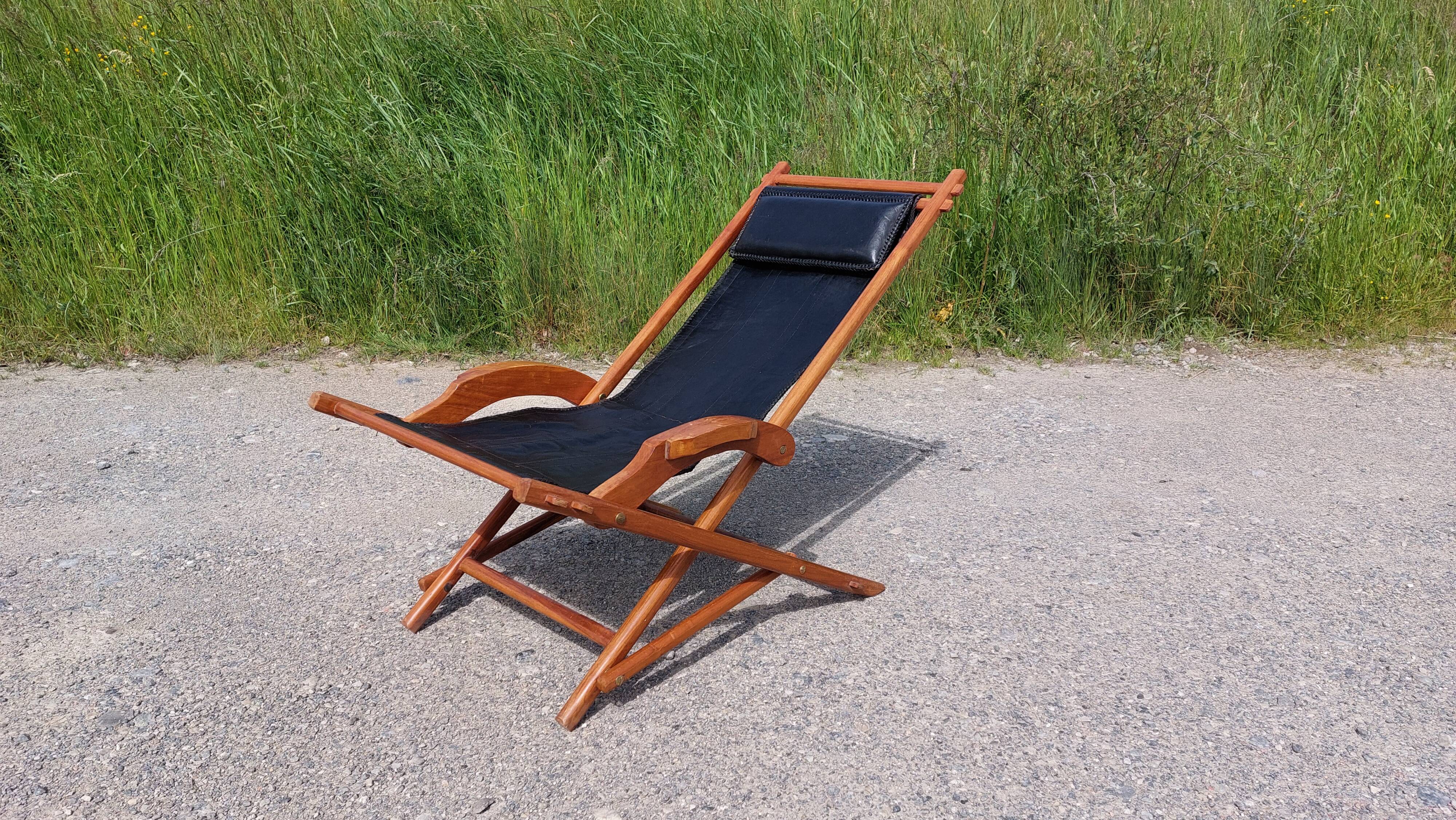 Old deckchair deck chair in wood and black leather - 40s