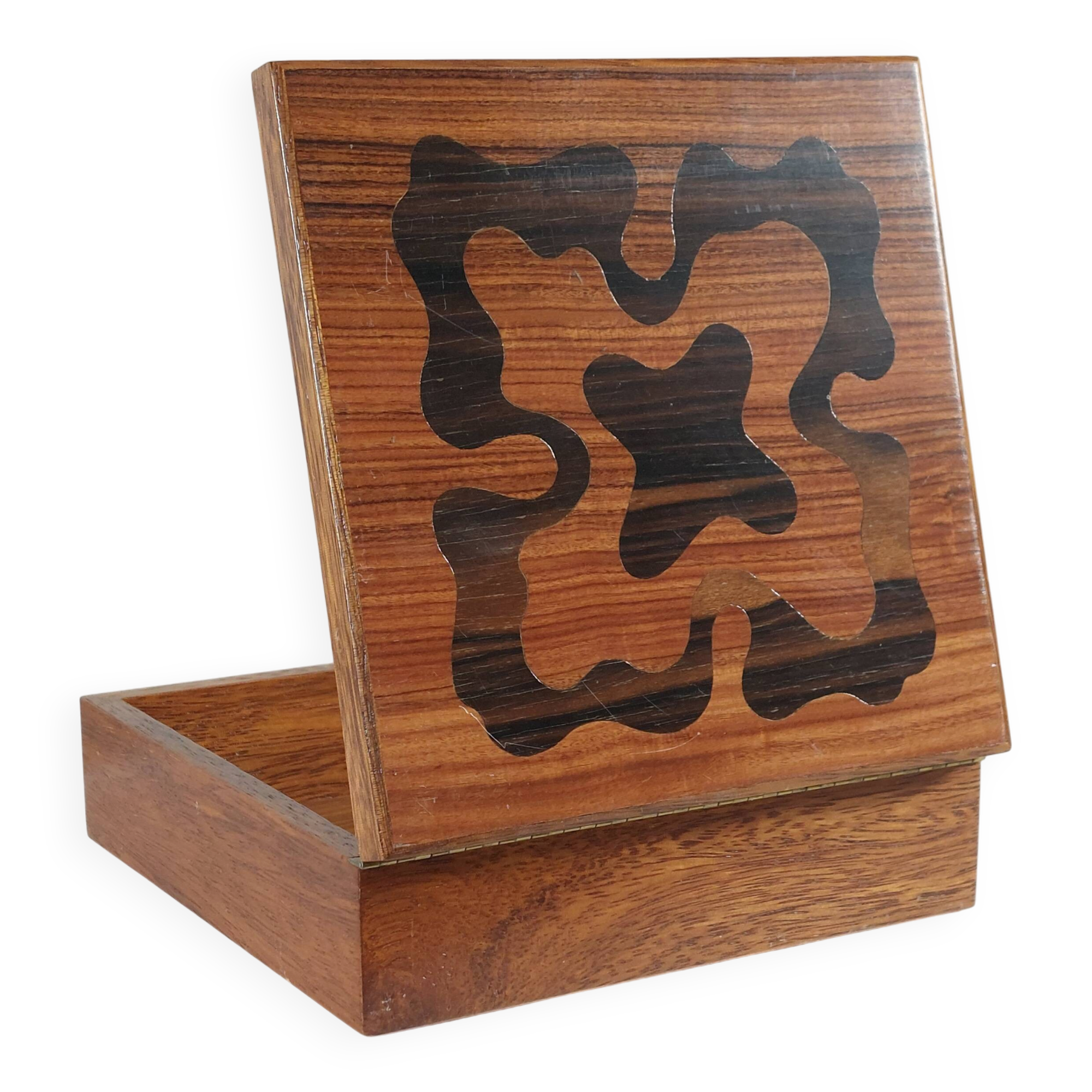 Boîte en bois vintage faite à la main avec des incrustations
