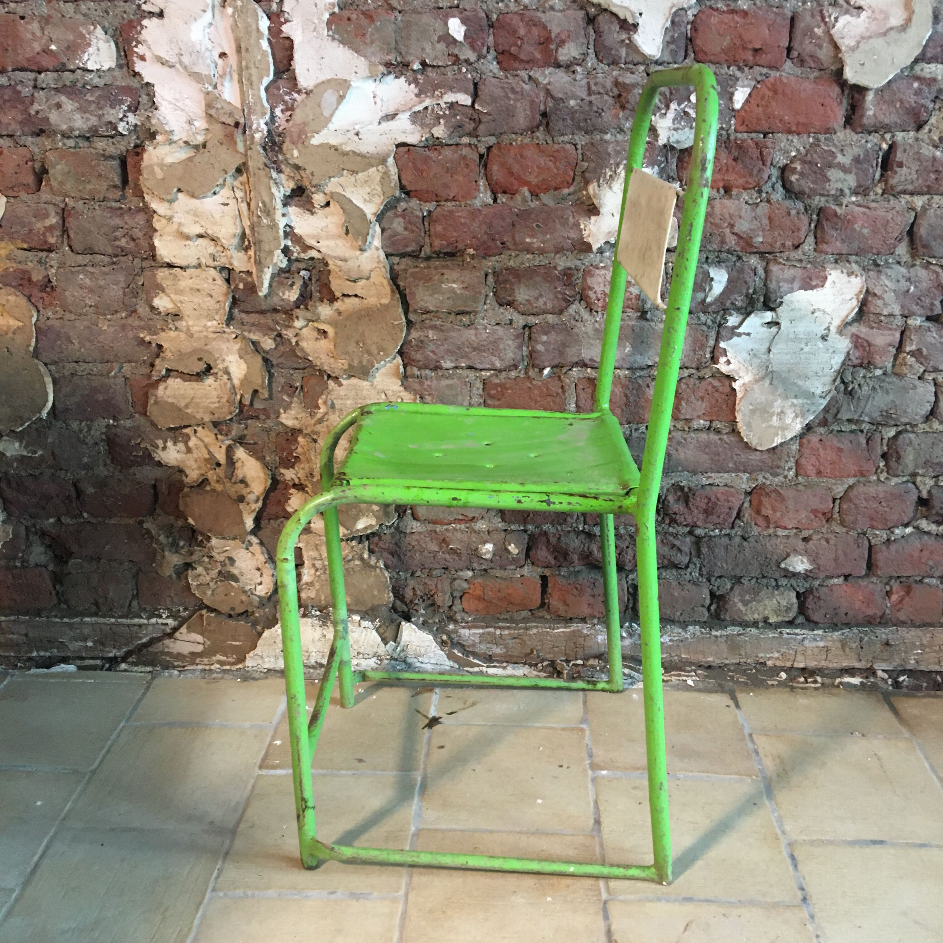 Chaise métallique vintage