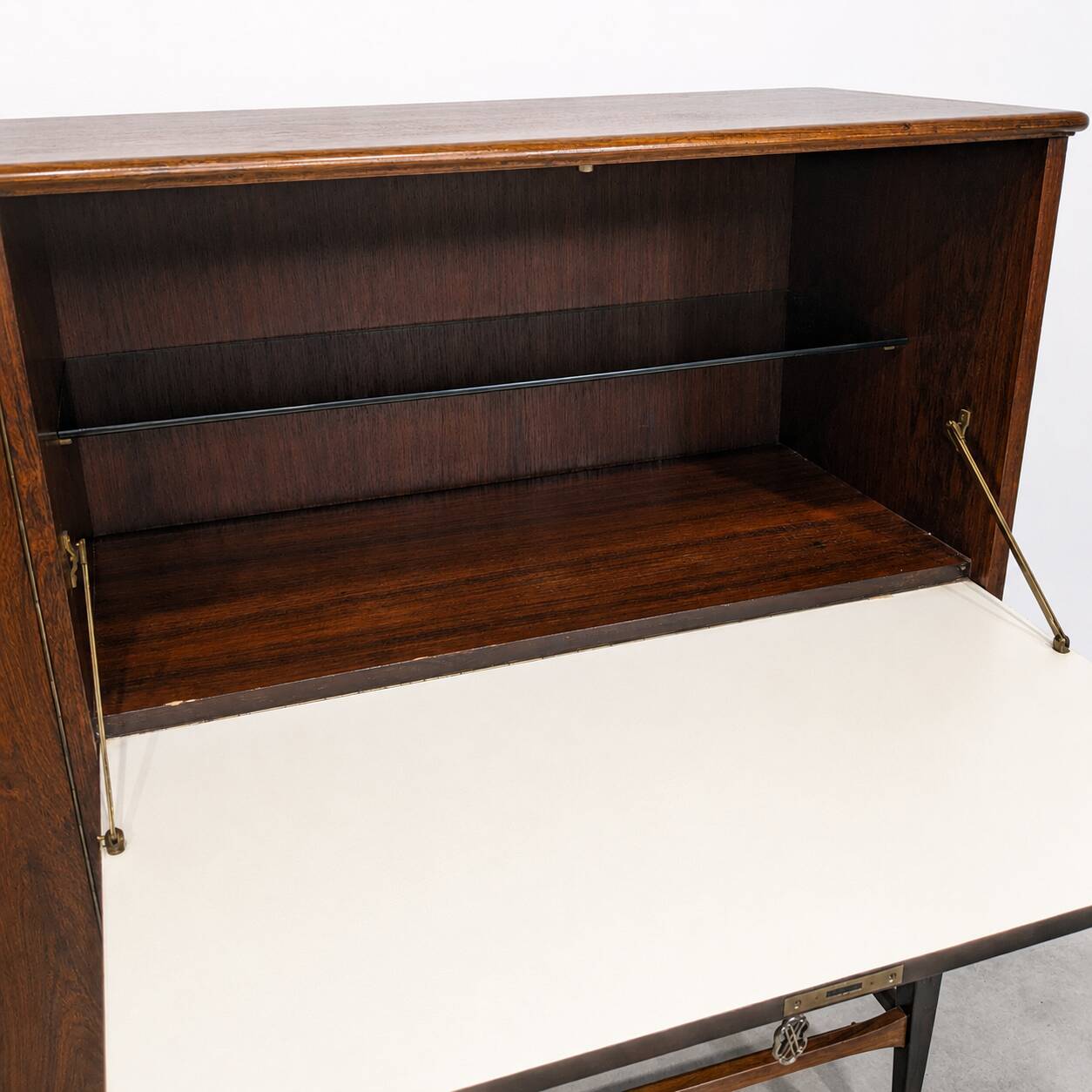 Buffet haut danois en palissandre de Rio avec espace bar