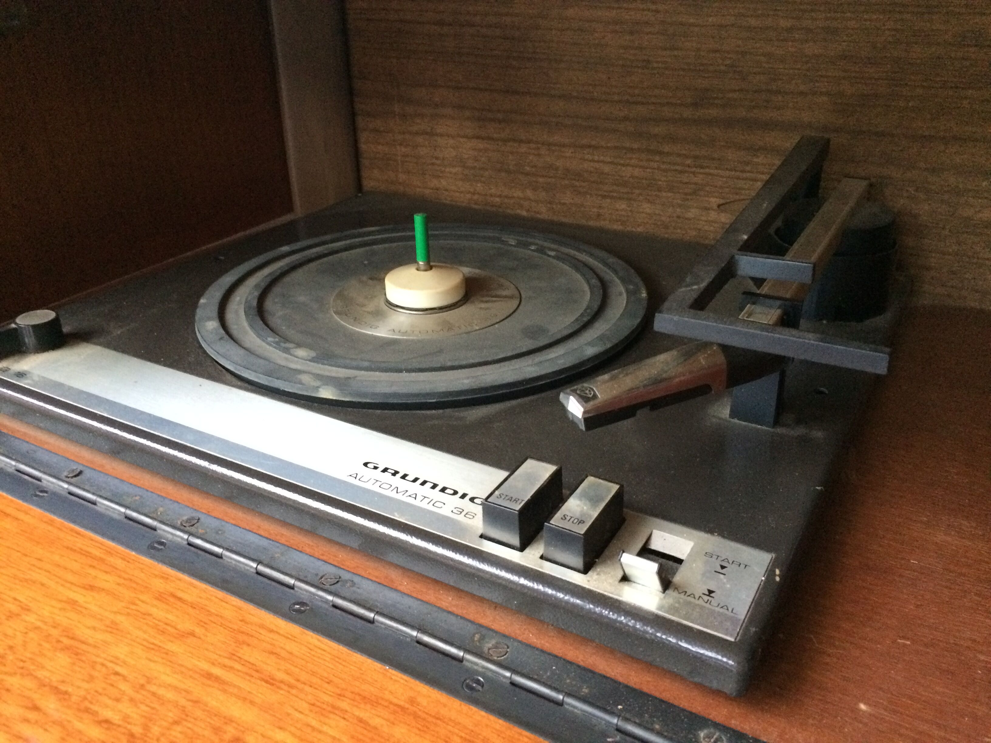 Meuble radio Grundig KS 717