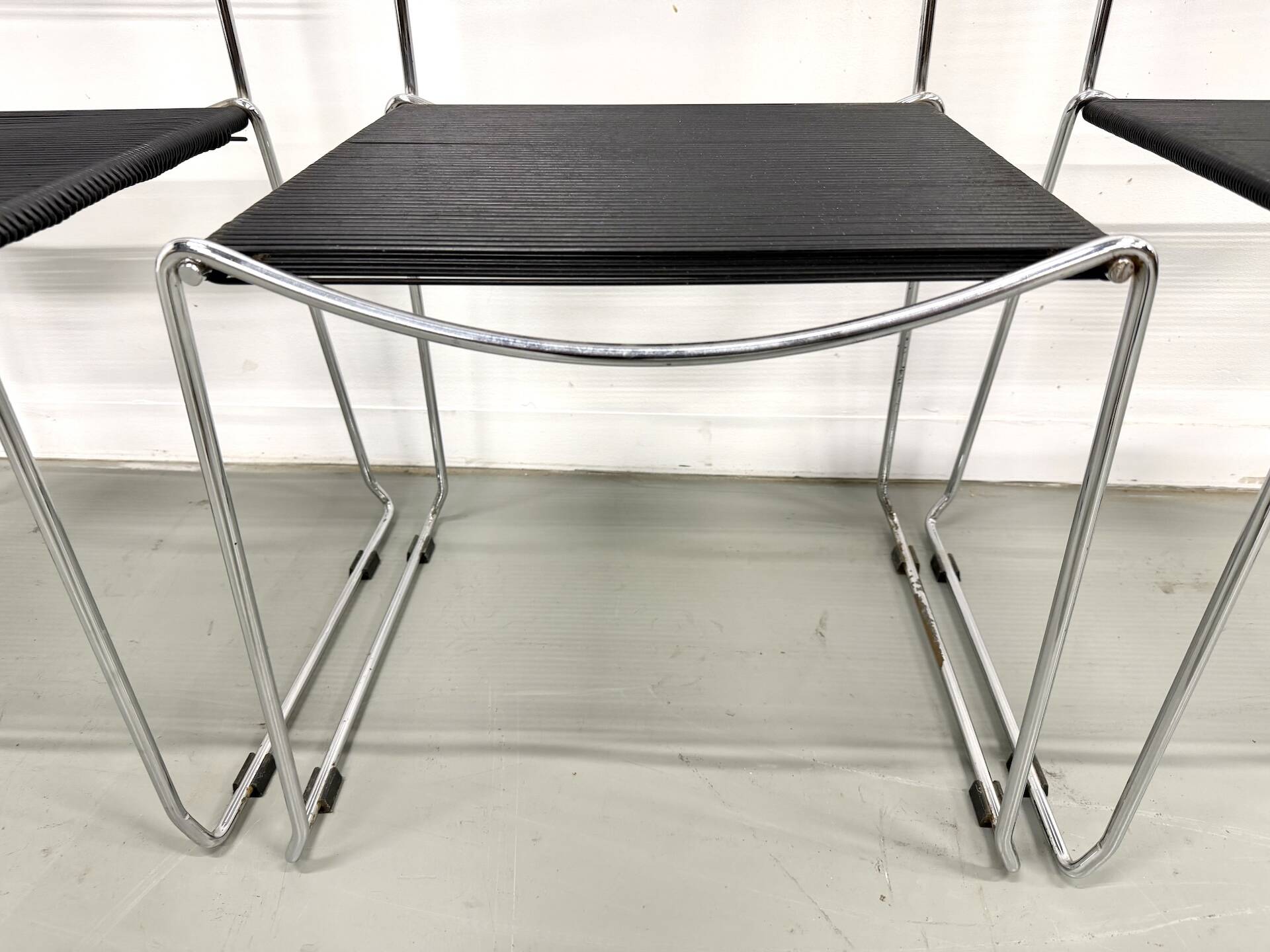 Set of 6 "Spaghetti" Chairs Italian Design 80s – Black & Chrome